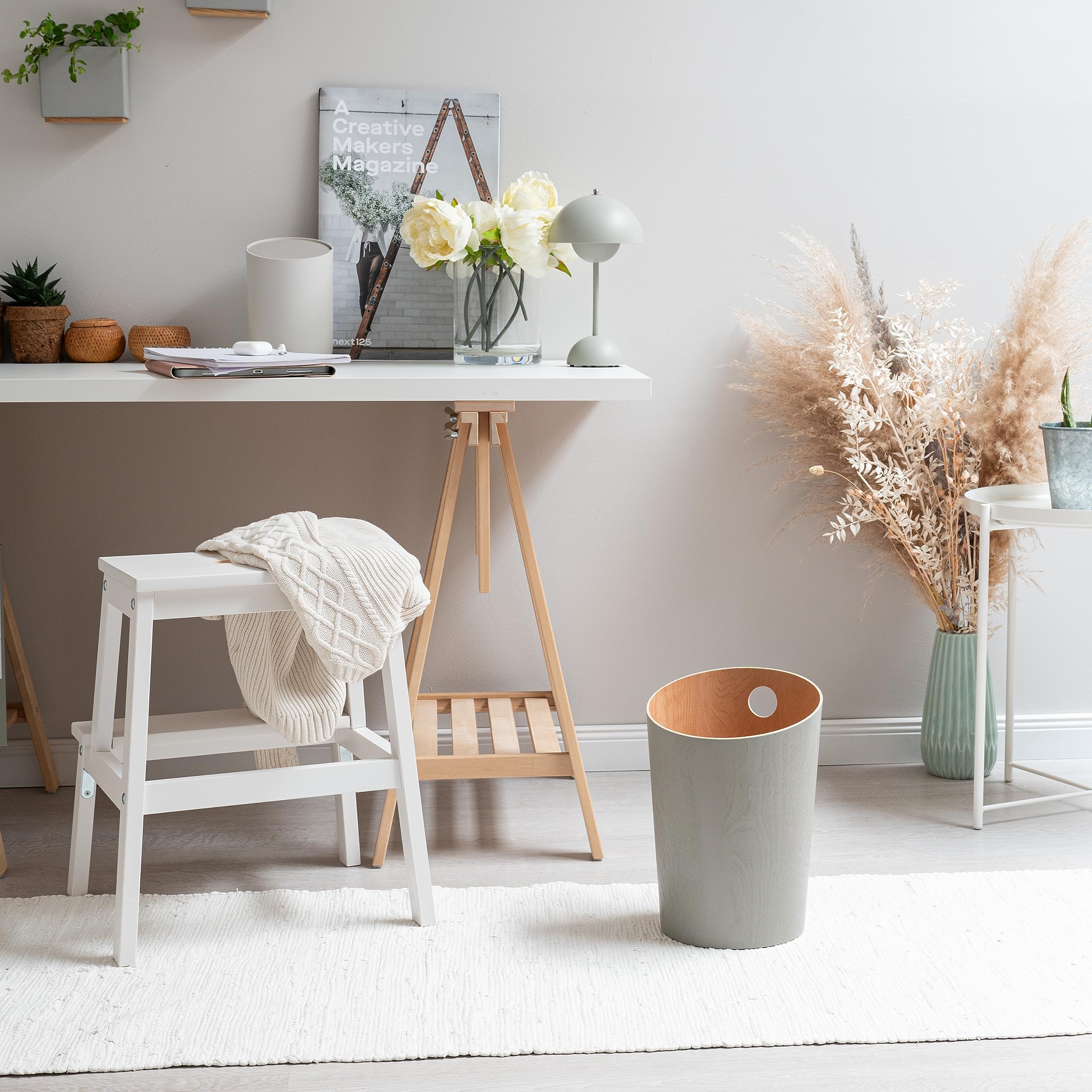 Kazai. Cestino da Ufficio Design 'Bennet' | Bidone Unico per Ufficio, Camera da Letto, Camera dei Bambini e Altro | Secchio Spazzatura in Impiallacciatura di Legno Vero | Grigio (chiaro)