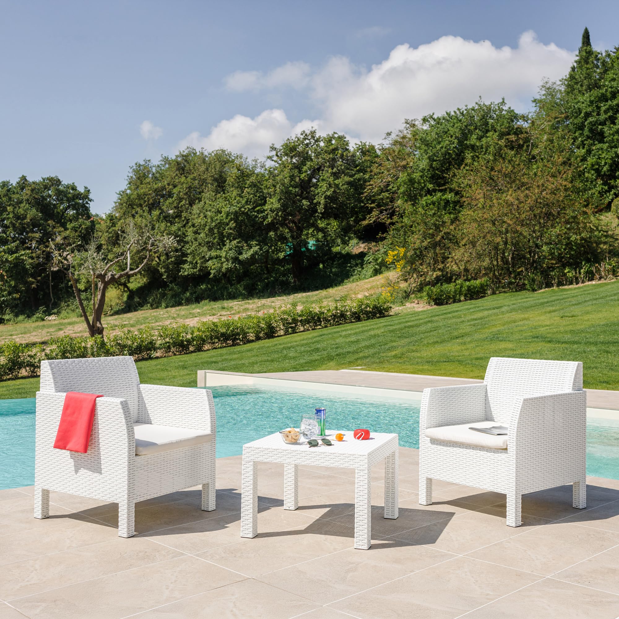 Toomax Juego de muebles de jardín Matilde con 2 sillones y mesa de centro, acabado efecto ratán, color blanco.