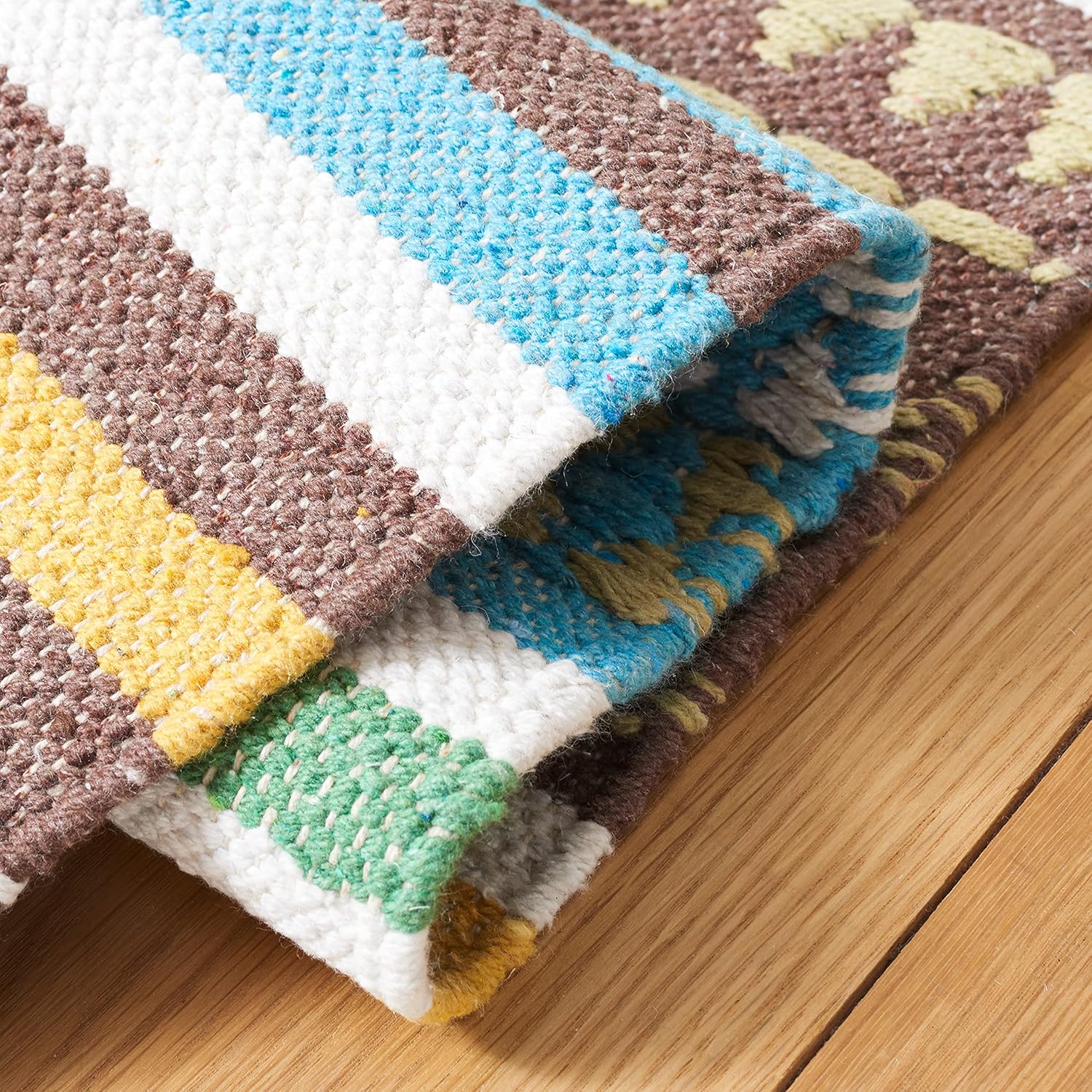 SAFAVIEH Montauk Collection Accent Rug - 3' x 5', Light Blue & Ivory, Handmade Boho Stripe Cotton, Ideal for High Traffic Areas in Entryway, Living Room, Bedroom (MTK451L)