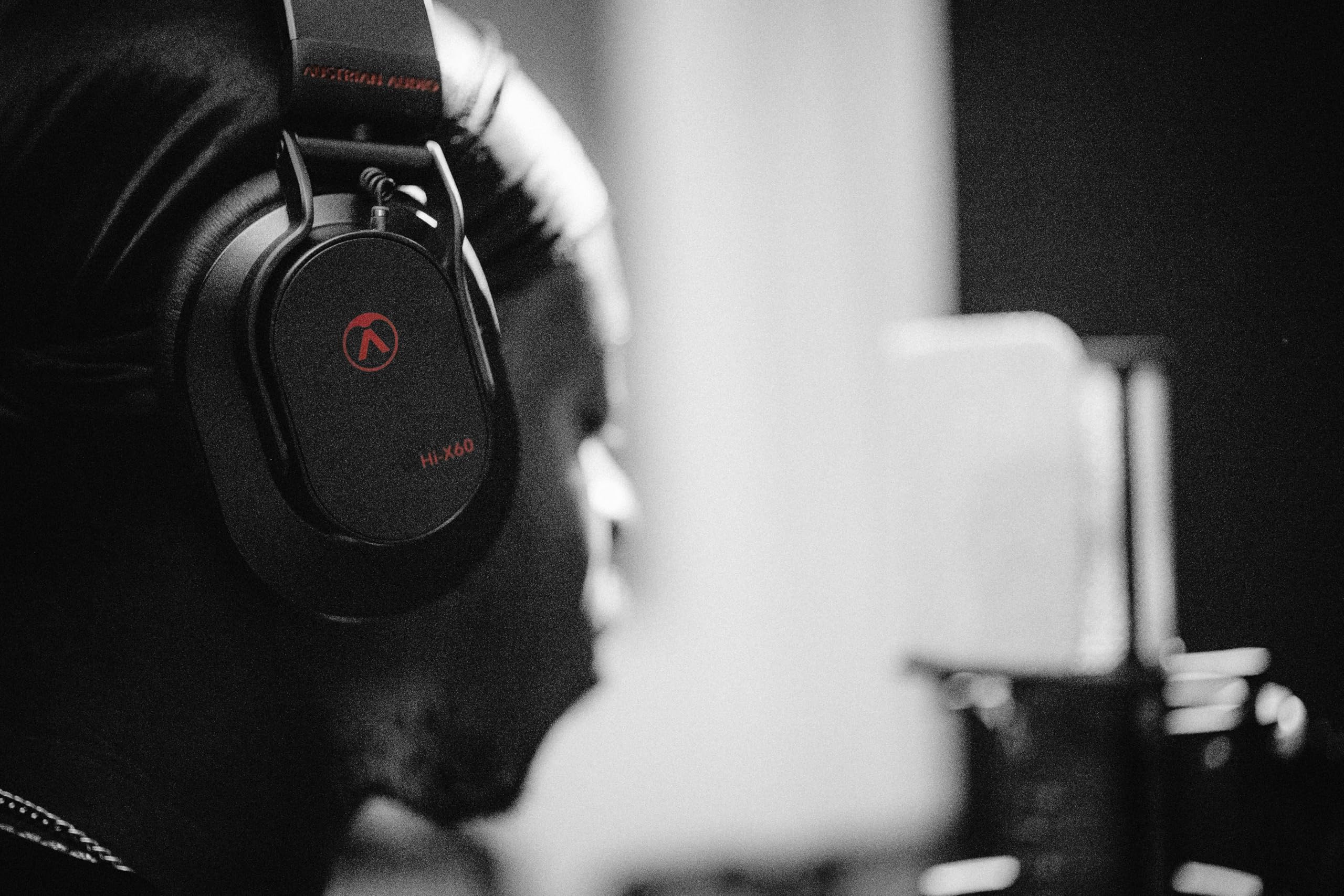 Austrian Audio Hi-X60 Kopfhörer, ohrumschließende Headphones (hoher Komfort durch spezielle Memory-Foam Ohrpolster, für Mixing, Mastering und Recording geeignet, 3,5 mm Klinkenanschluss), Schwarz