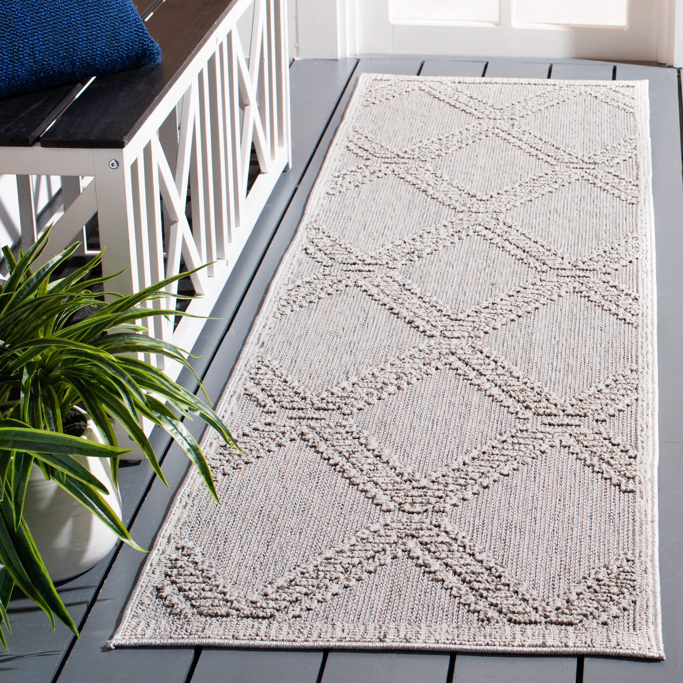 SAFAVIEH Geometric Rug for Living Room, Dining Room, Bedroom - Global Collection, Short Pile, in Grey and Light Grey, 66 X 183 cm