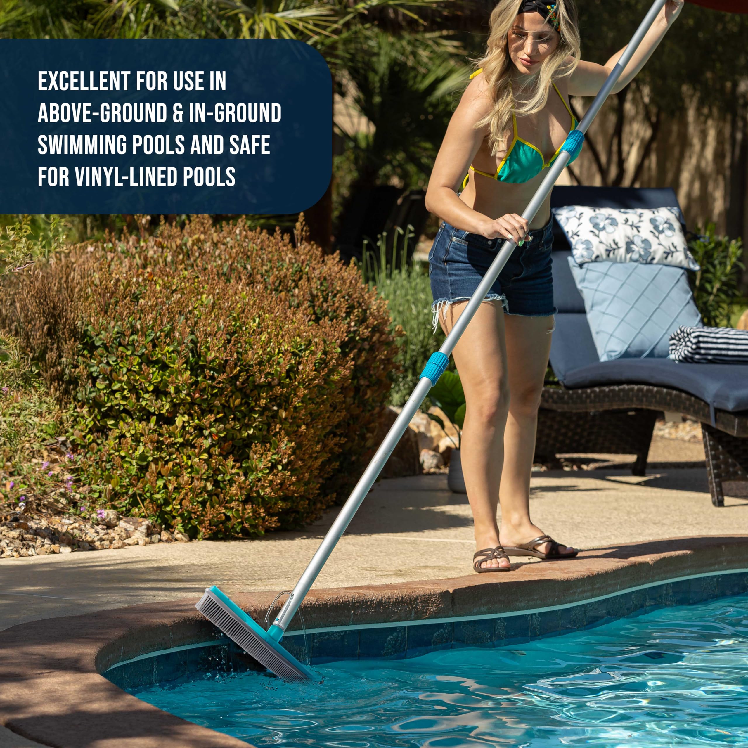 U.S. Pool Supply Cepillo de piscina de 13 pulgadas con cerdas de goma y borde de escobilla de goma, seguro para revestimientos de vinilo, ideal para piscinas sobre el suelo, mango de poste de aluminio