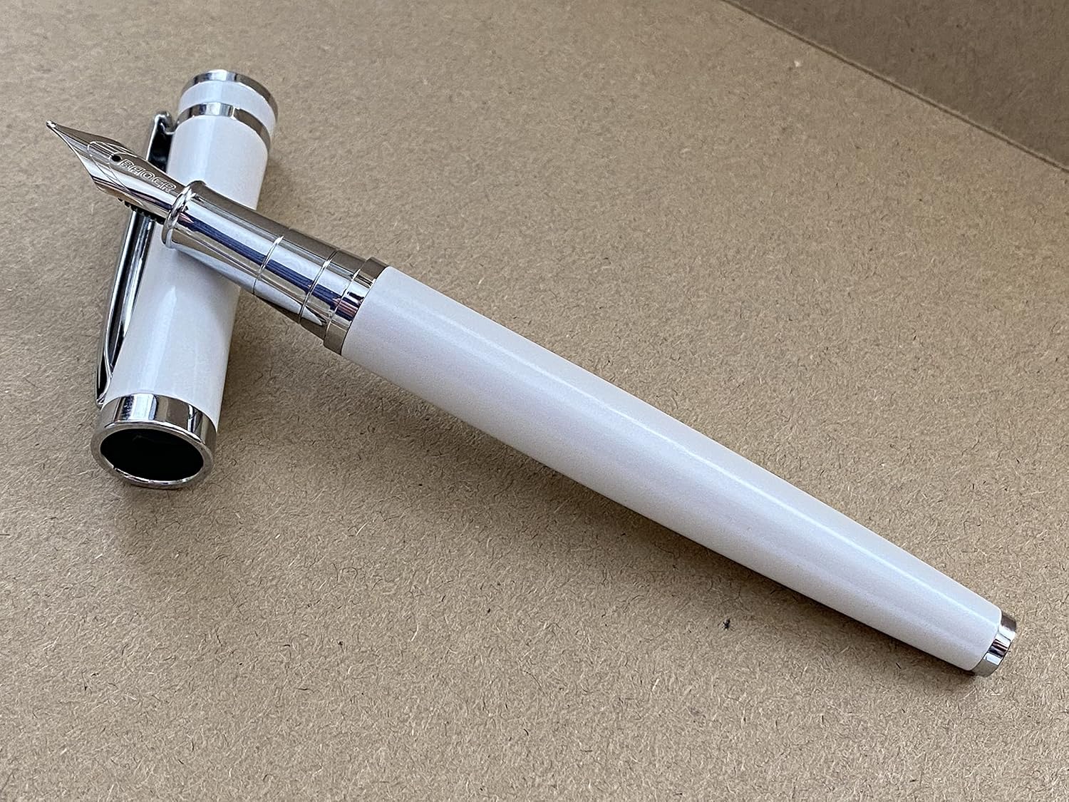 Rhapsody Luxury 3035 Executive Steel Fountain Pen in PEARLESCENT WHITE Ink Pens ~ 0.5mm Medium-Fine Nib, perlweiß - Image 3