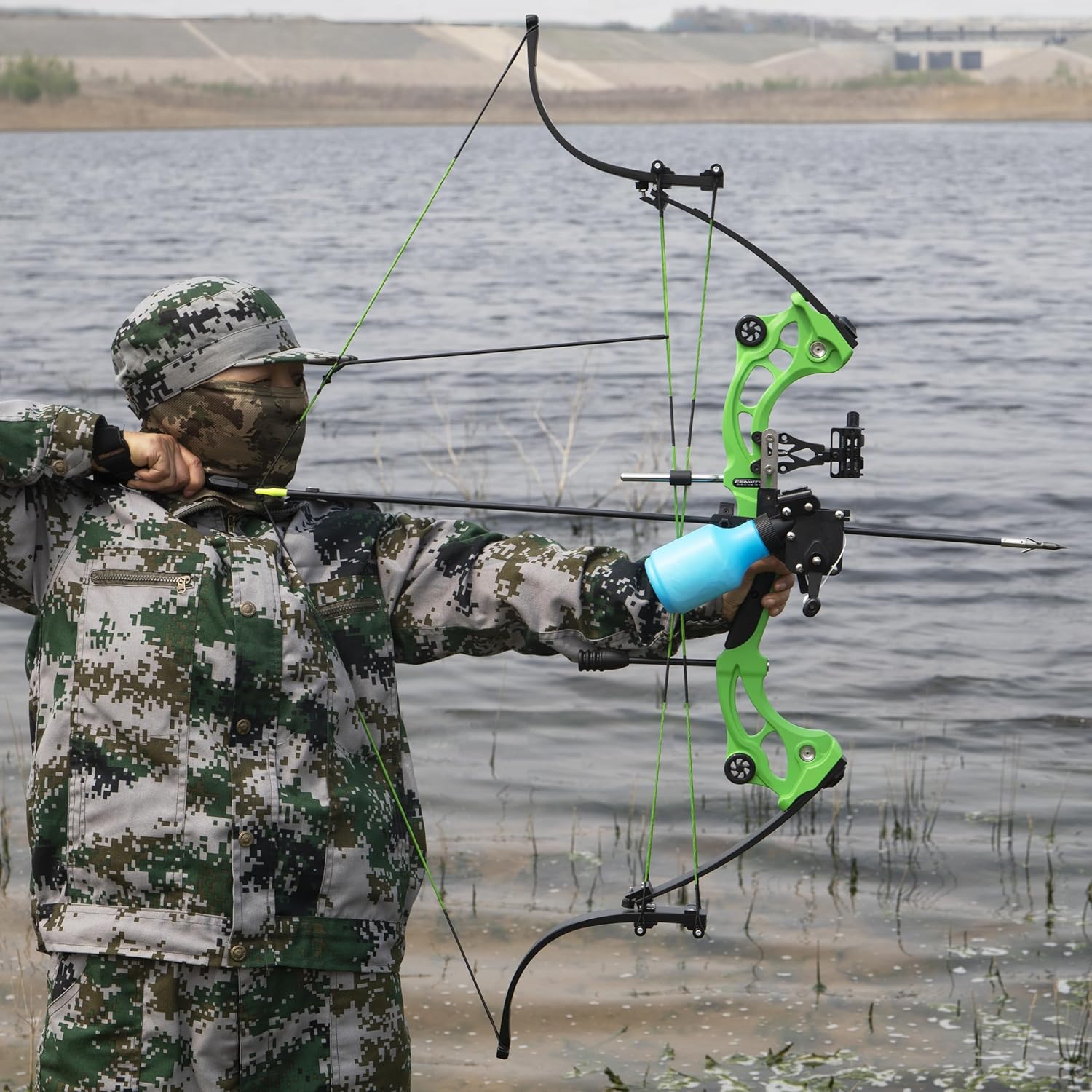 Bowfishing Bow Recurve Bow 30-45 Lbs Adjustable American Hunting Bow Compound Bow Fishing Bow for Archery Fishing Hunting Outdoor Shooting Right Hand