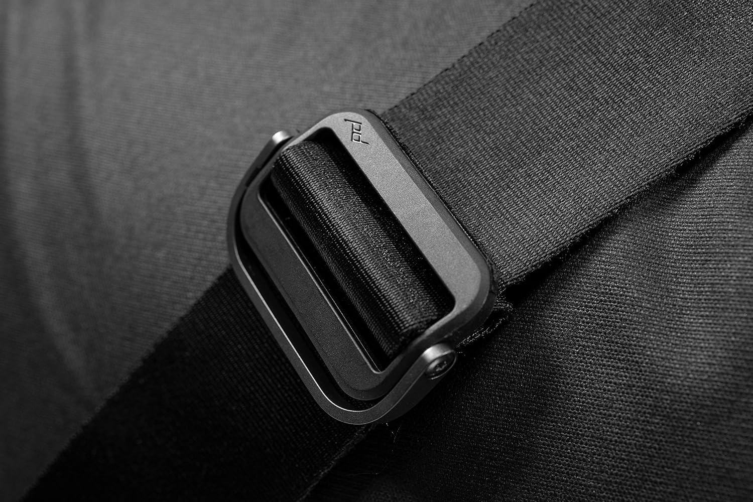 Peak Design Everyday Messenger V2 13L Black, Travel or Photo Carry with Laptop Sleeve (BEDM-13-BK-2) : Clothing, Shoes & Jewelry