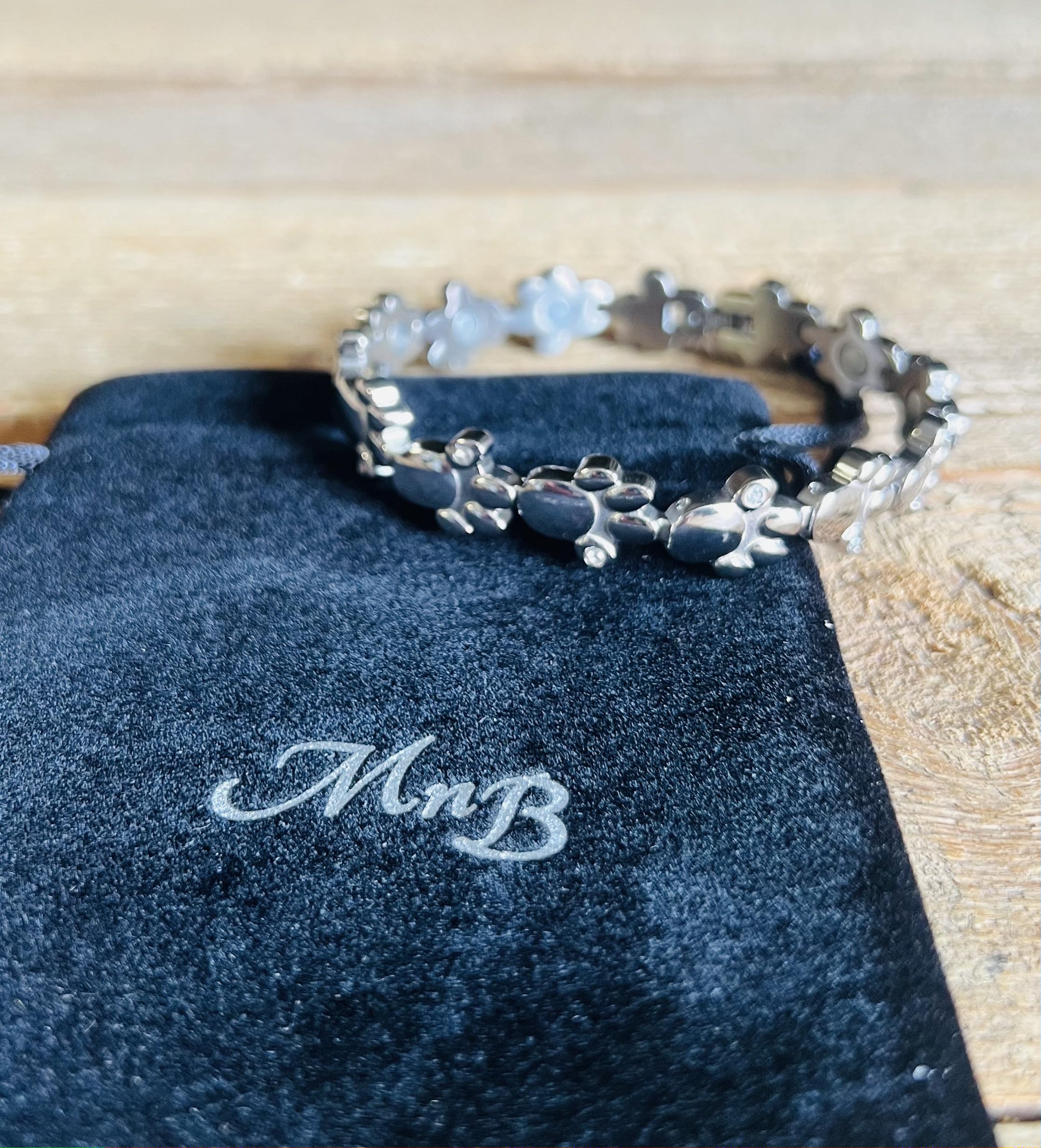 MnB Magnetics Bracelet en titane Motif empreintes de pattes Argenté