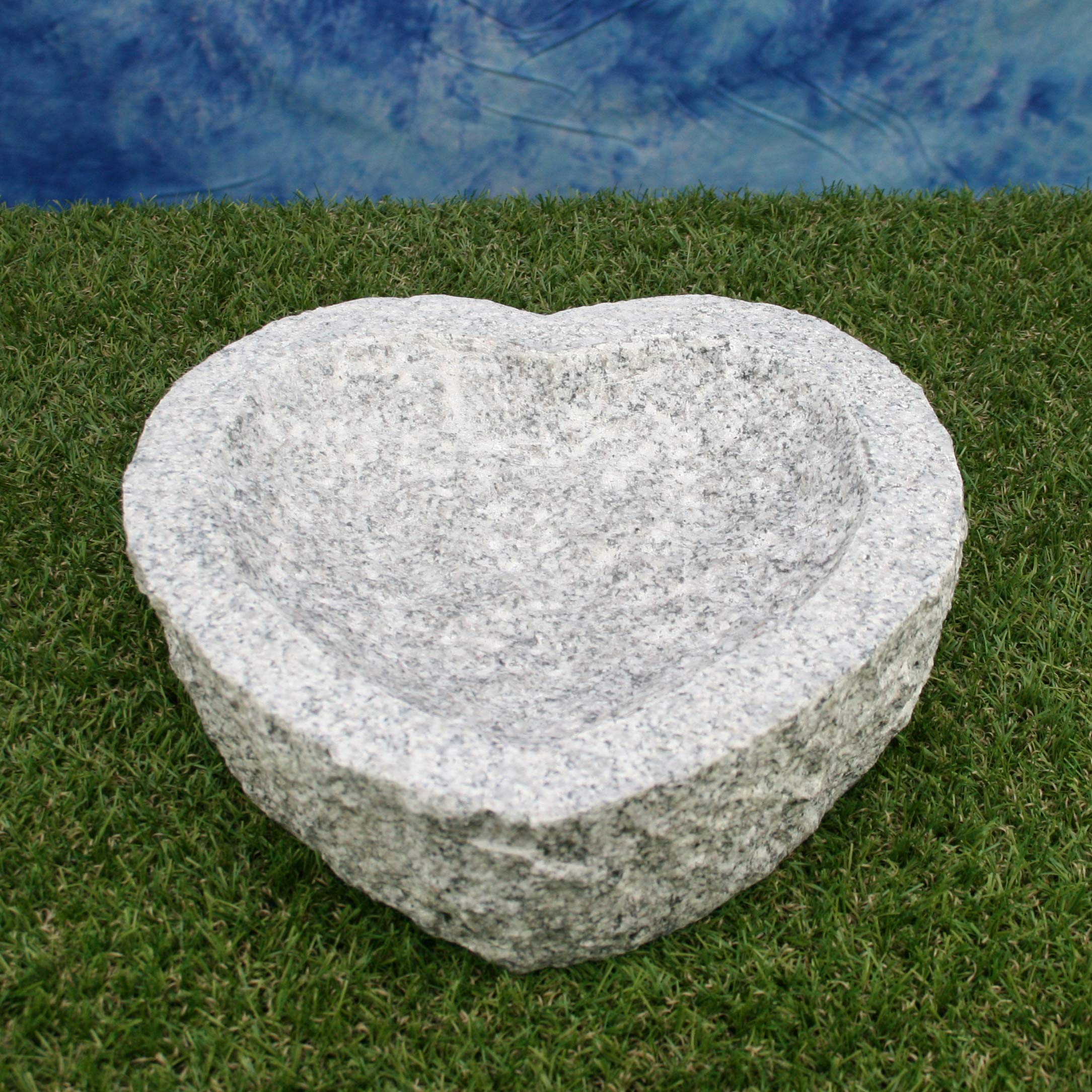 Vogelbad aus Granit B-Ware Herzform