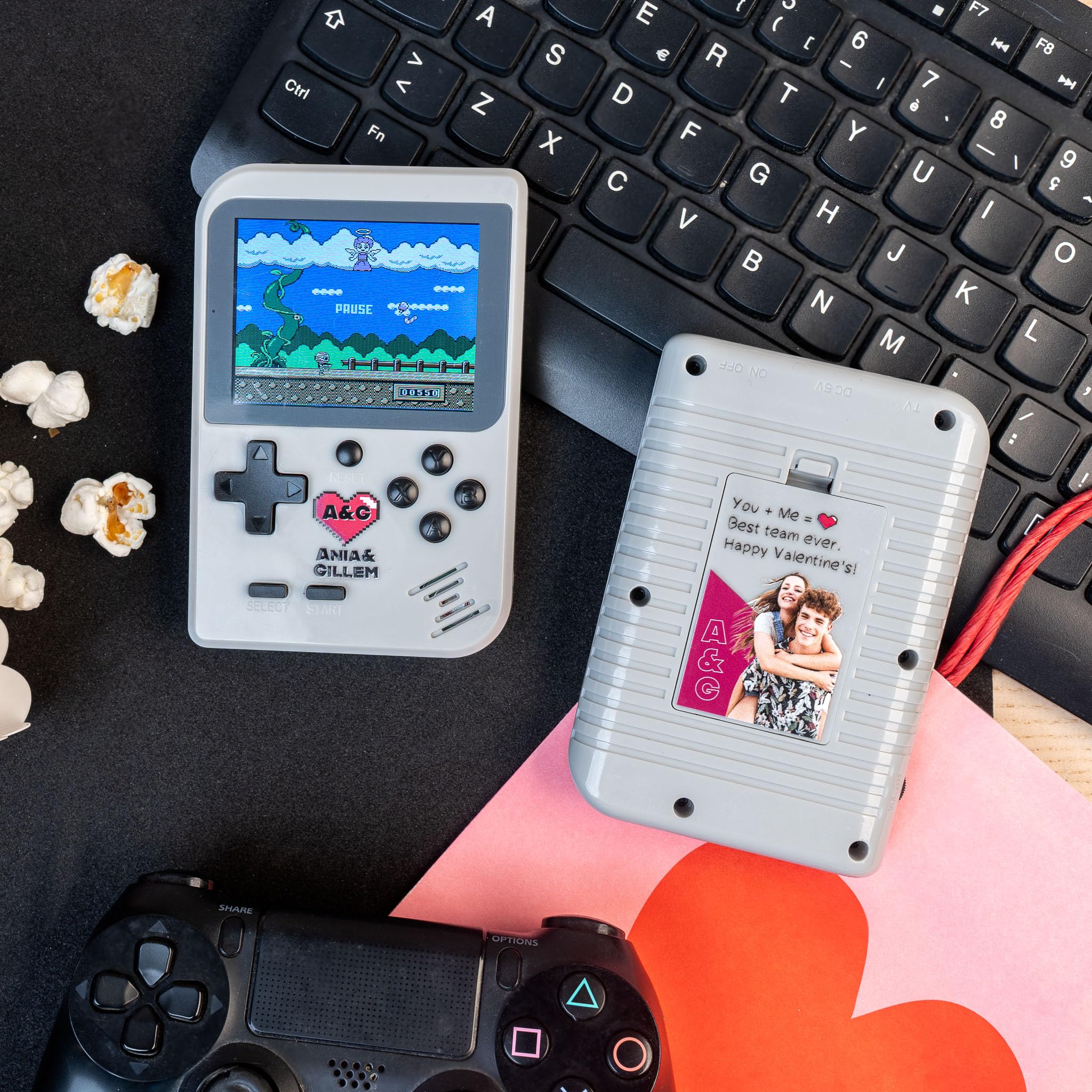 Wanapix | Console Rétro Portable Personnalisée | 256 Jeux Vidéo Classiques | Graphismes 8 Bits en Couleur | Fonctionne sur Batterie et se Recharge Via Câble USB-C