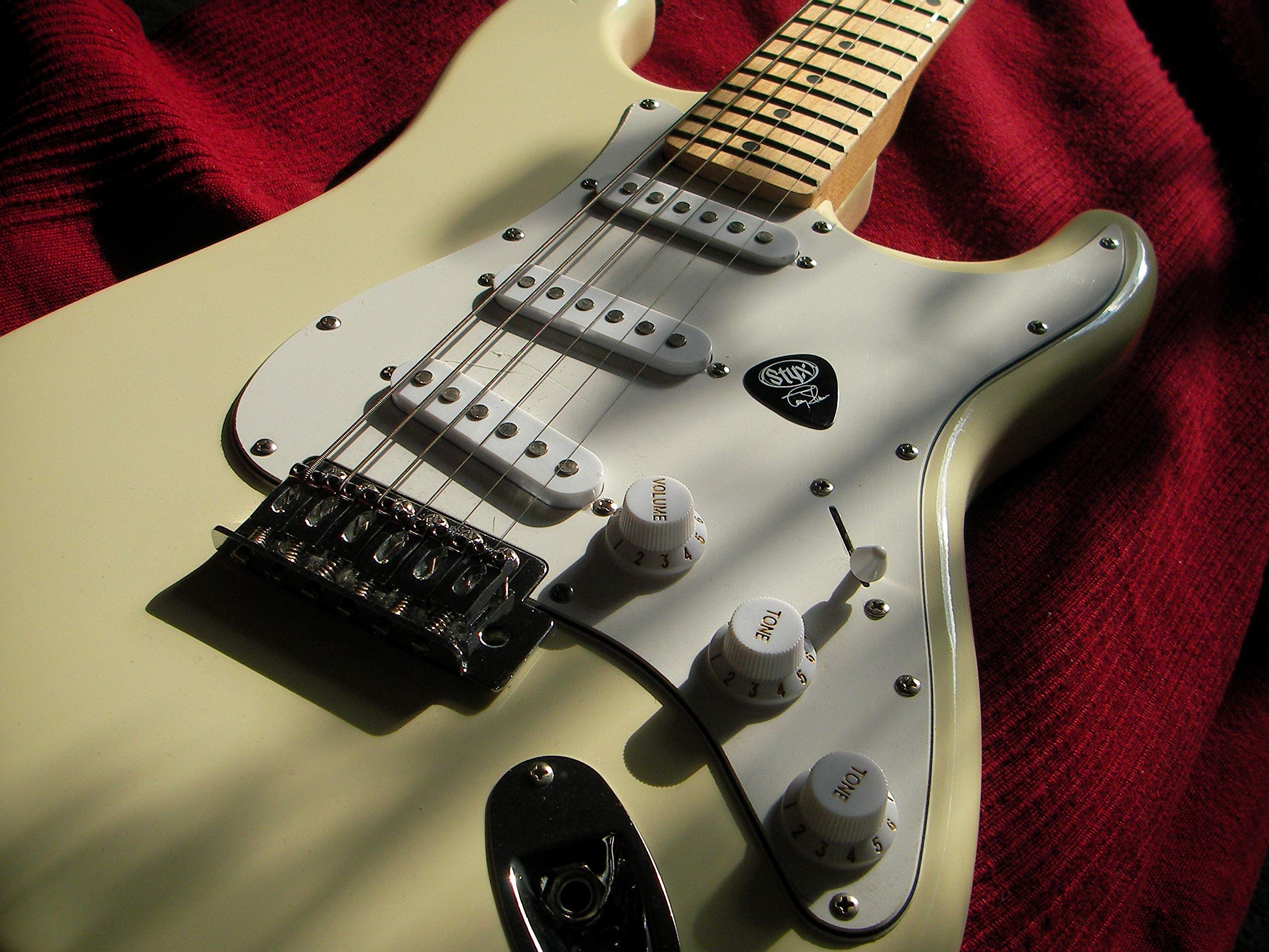 KAISH White ST Strat Pickup Covers Knobs and 5 Way Switch Tip Cap - Image 3