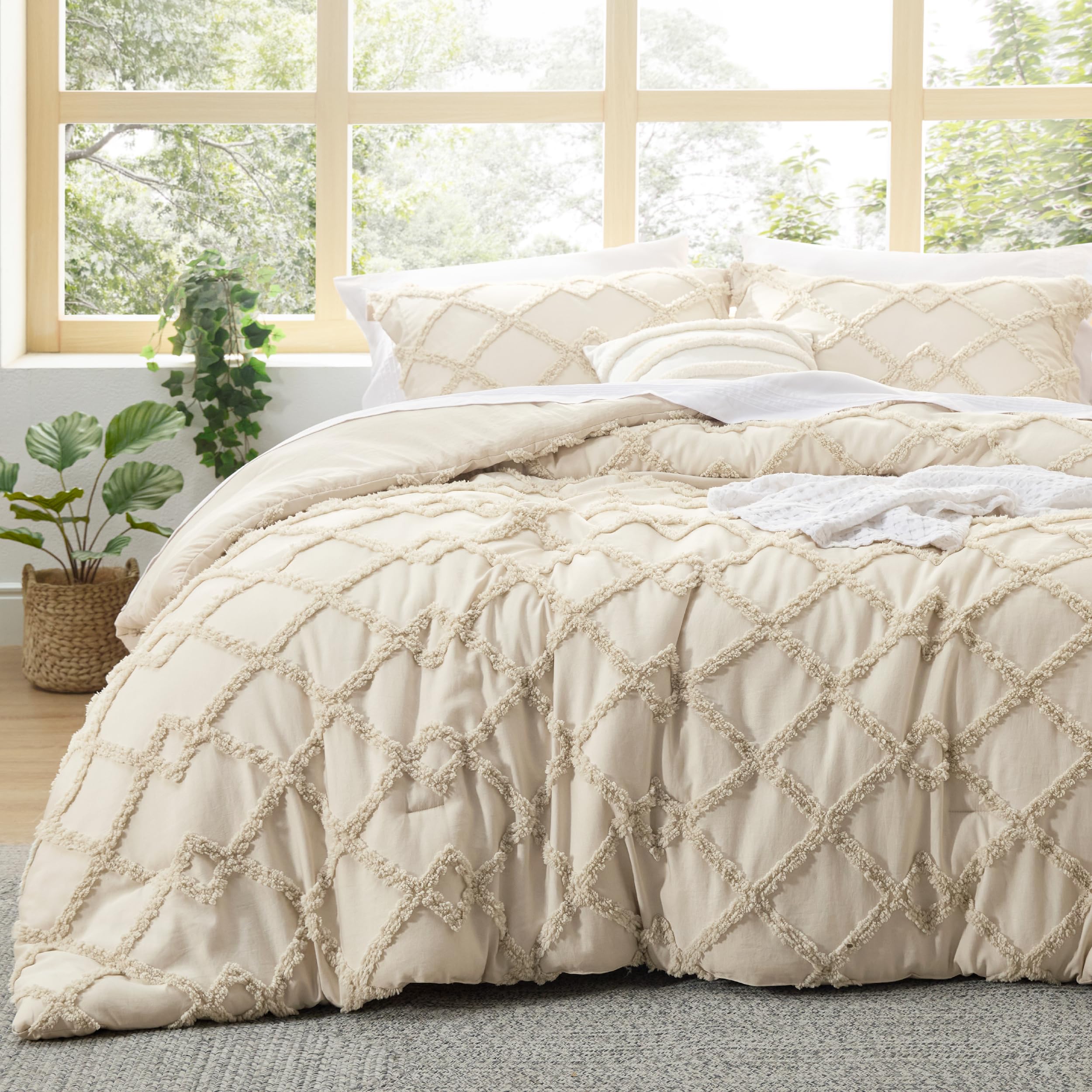 Bedsure Boho Comforter Set King - Beige Tufted King Size Comforter, 3 Pieces Farmhouse Shabby Chic Embroidery Bed Set, Soft Fluffy Geometric Pattern Bedding for All Seasons