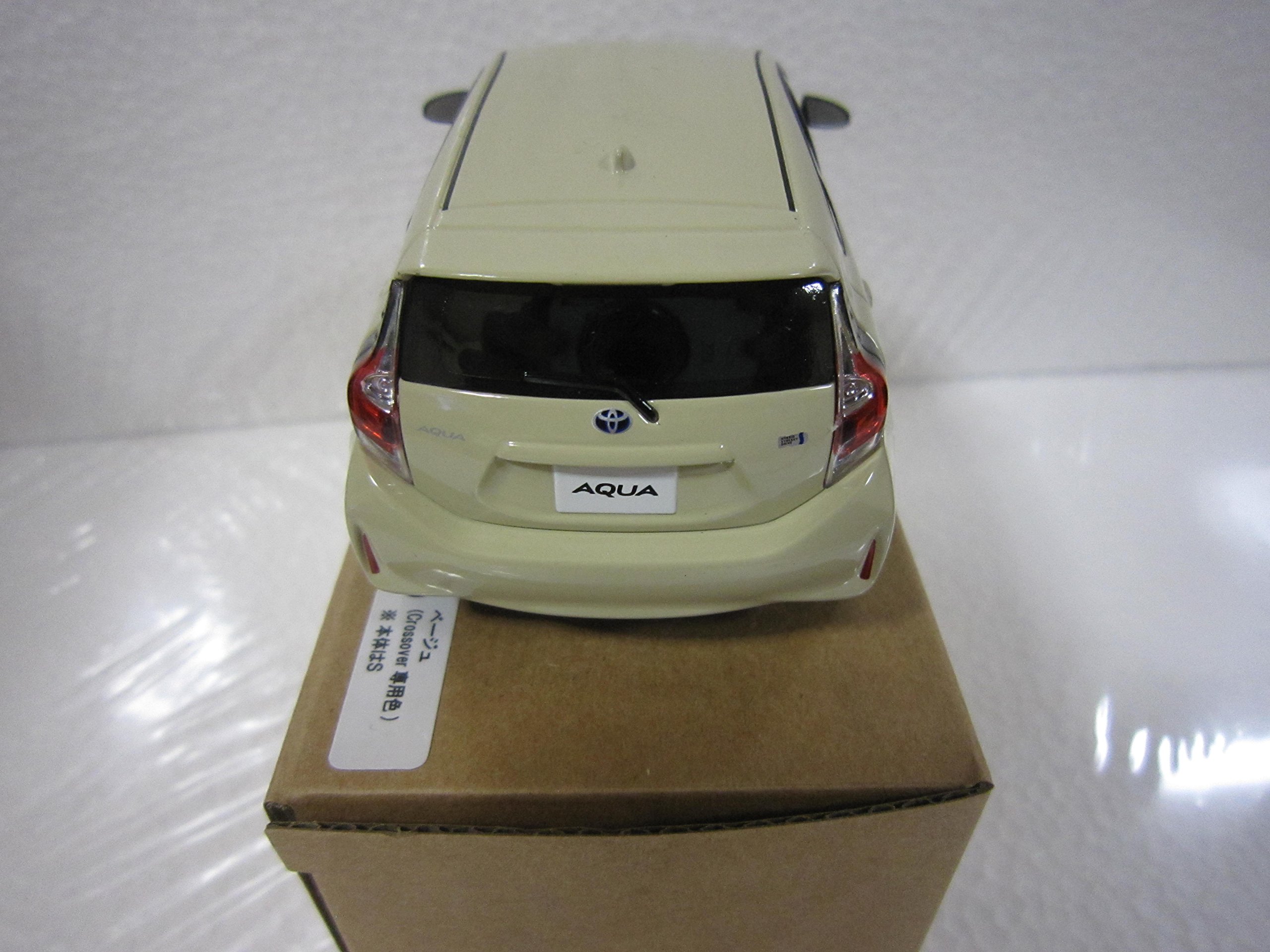 Amazon | トヨタ 1/30 新型アクア オフィシャルミニカー カラー