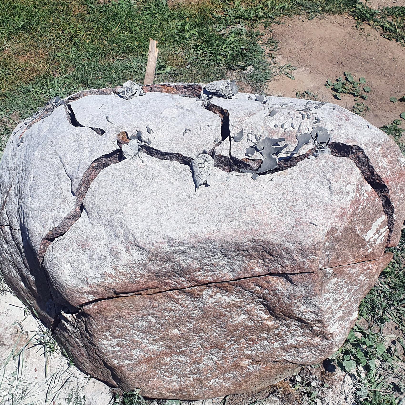 BETONAMIT® Quelldruckmittel – explosionsfreies Sprengmittel – 2.5 kg | Explosionsfreier Abbruch von Beton, Fels und Naturstein, geräuscharm, vibrationsarm, für innen und außen