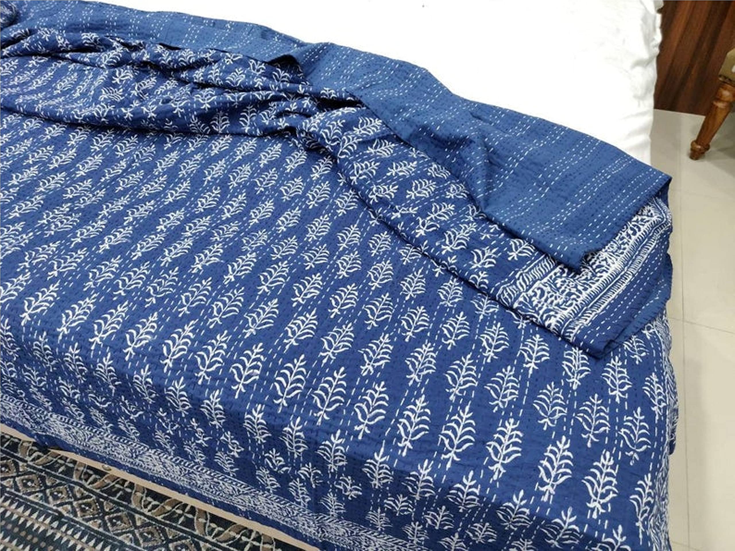Couvre-lit bleu indigo Jaipuri artisanat chic et élégance fleurie pour lit double