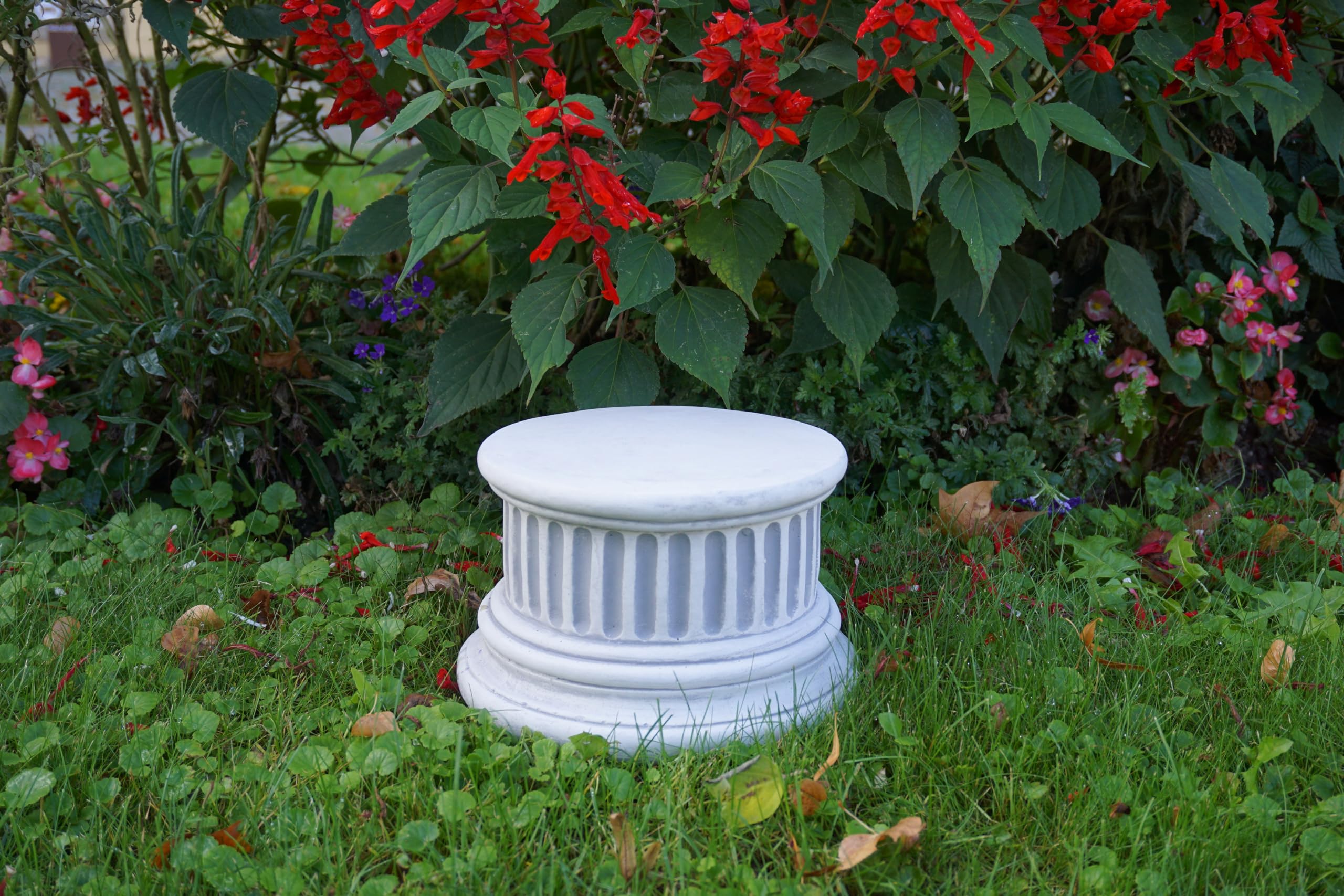 gartendekoparadies.de Socle/piédestal avec cannelures rond, socle en pierre, H. 16 cm, surface au sol Ø 23 cm, 13 kg, gris, résistant au gel en pierre composite pour l'extérieur