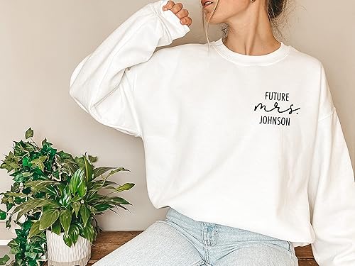 Vista 2 de Future Mrs Sweatshirt - Fiance - Newly Engaged - Engagement Gift - New Mrs - Custom Mrs Sweatshirt - New Mrs - Honeymoon Pajamas - Wedding Gift