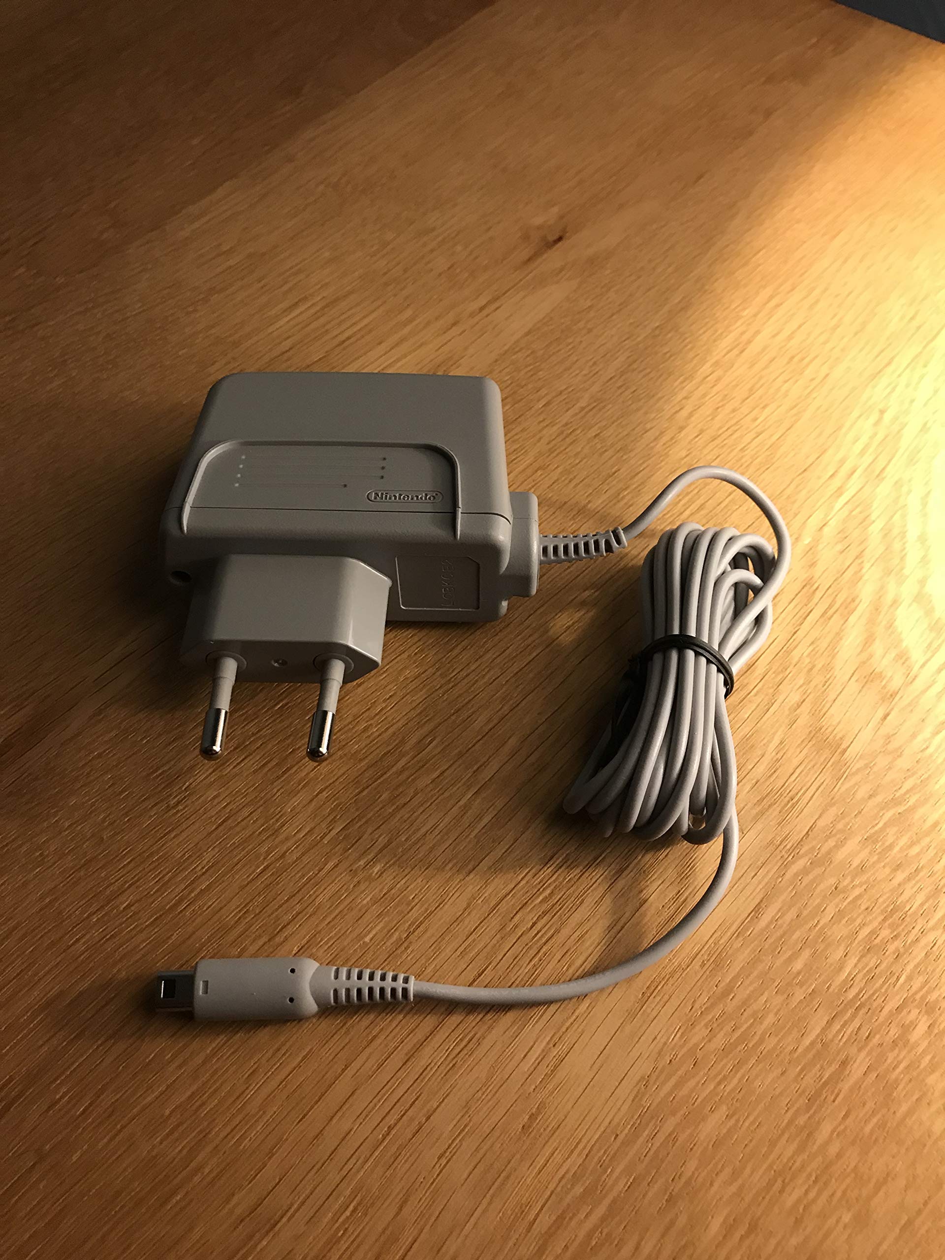 Nintendo New 2DS XL- Konsole Weiß/Lavendel + Tomodachi Life