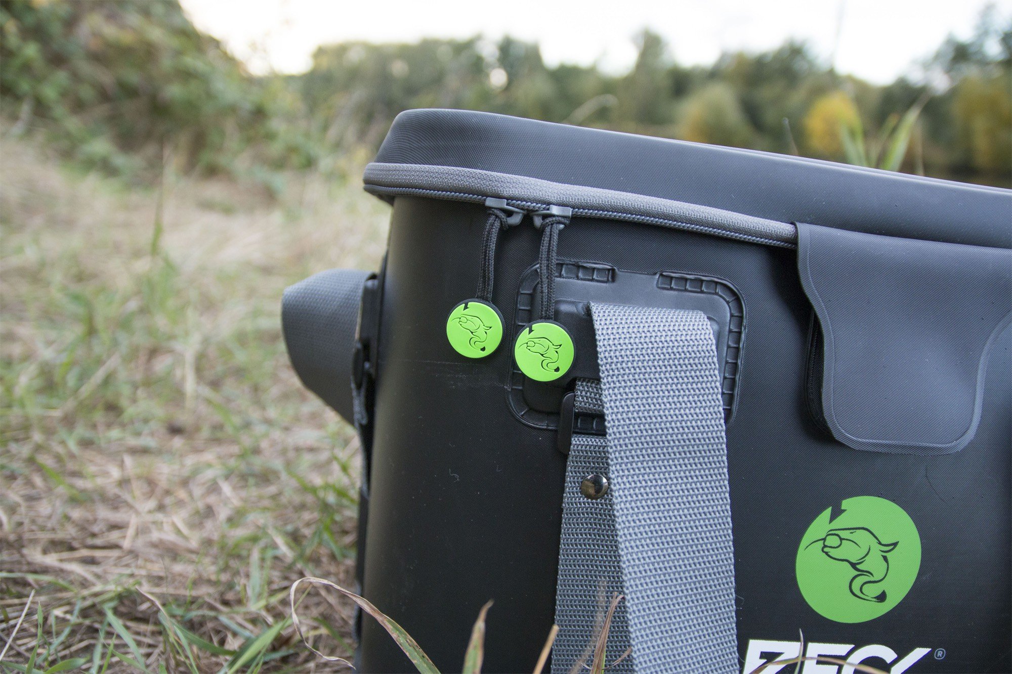 Zeck Tackle Container Pro Catfish - Angeltasche zum Wallerangeln, Tackletasche, Tasche zum Angeln auf Waller, Wallertasche