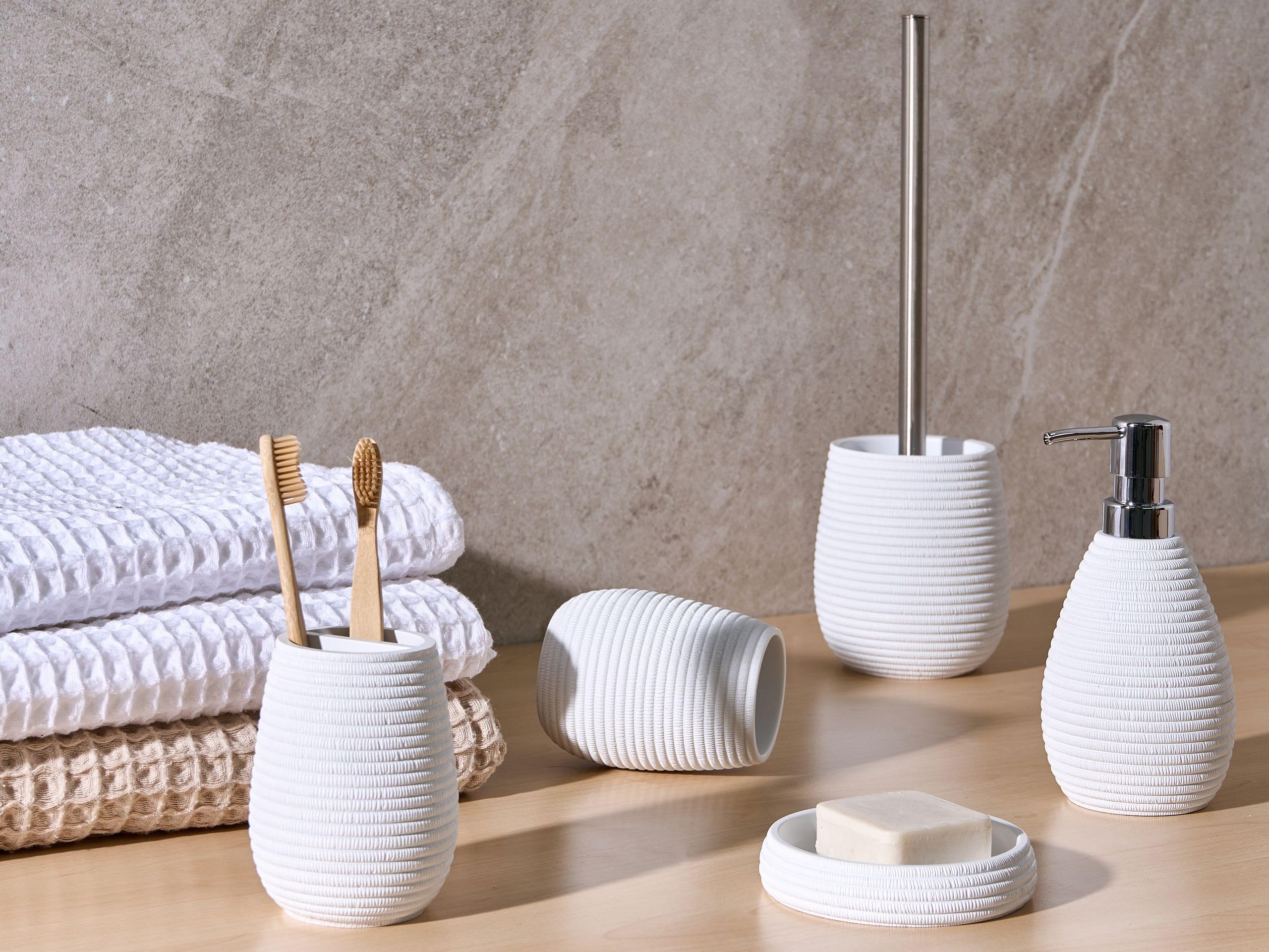 Conjunto de Accesorios de baño jabonera dispensador de jabón escobilla de Inodoro Vaso Soporte para cepillos de Dientes Blanco Quila