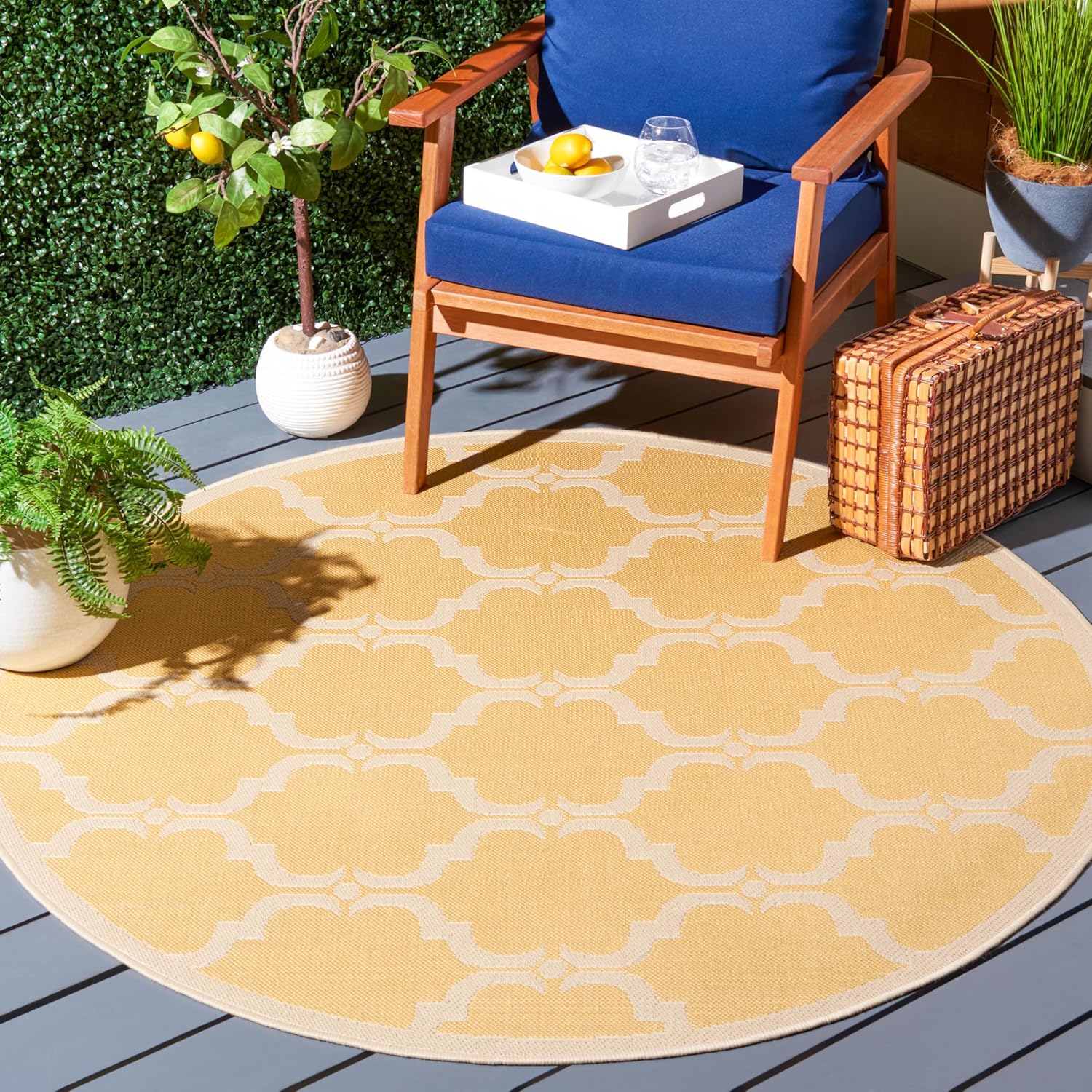 SAFAVIEH Washable Rug Outdoor Courtyard Collection - 4' Round, Yellow & Beige, Non-Shedding & Easy Cleaning, Ideal for Patio, Backyard, Mudroom (CY6009-316)