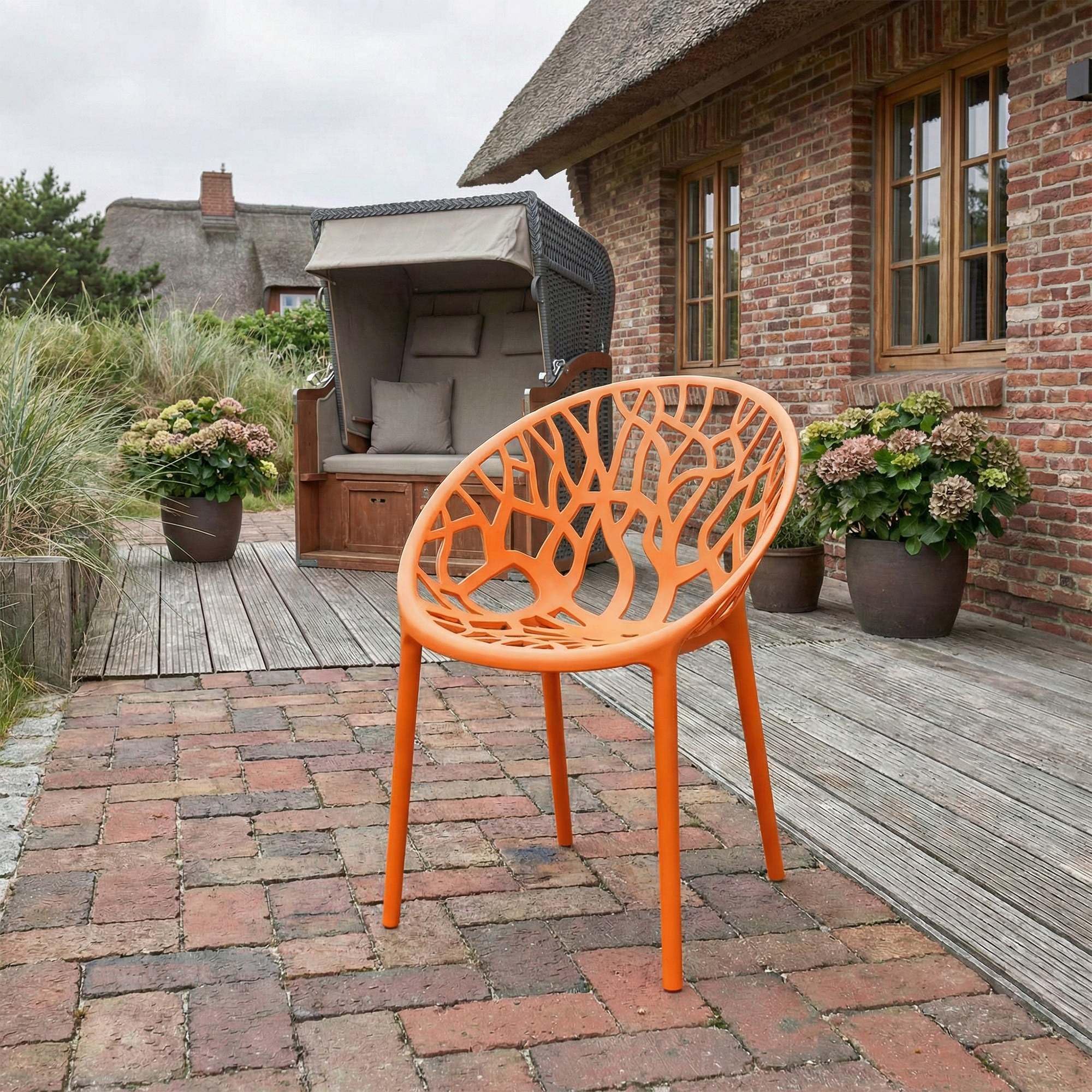 CLP Gartenstuhl stapelbar wetterfest Hope, Gartensessel mit Lehne UV-beständig, Outdoorstuhl aus Kunststoff bis 150 kg belastbar Farbe orange
