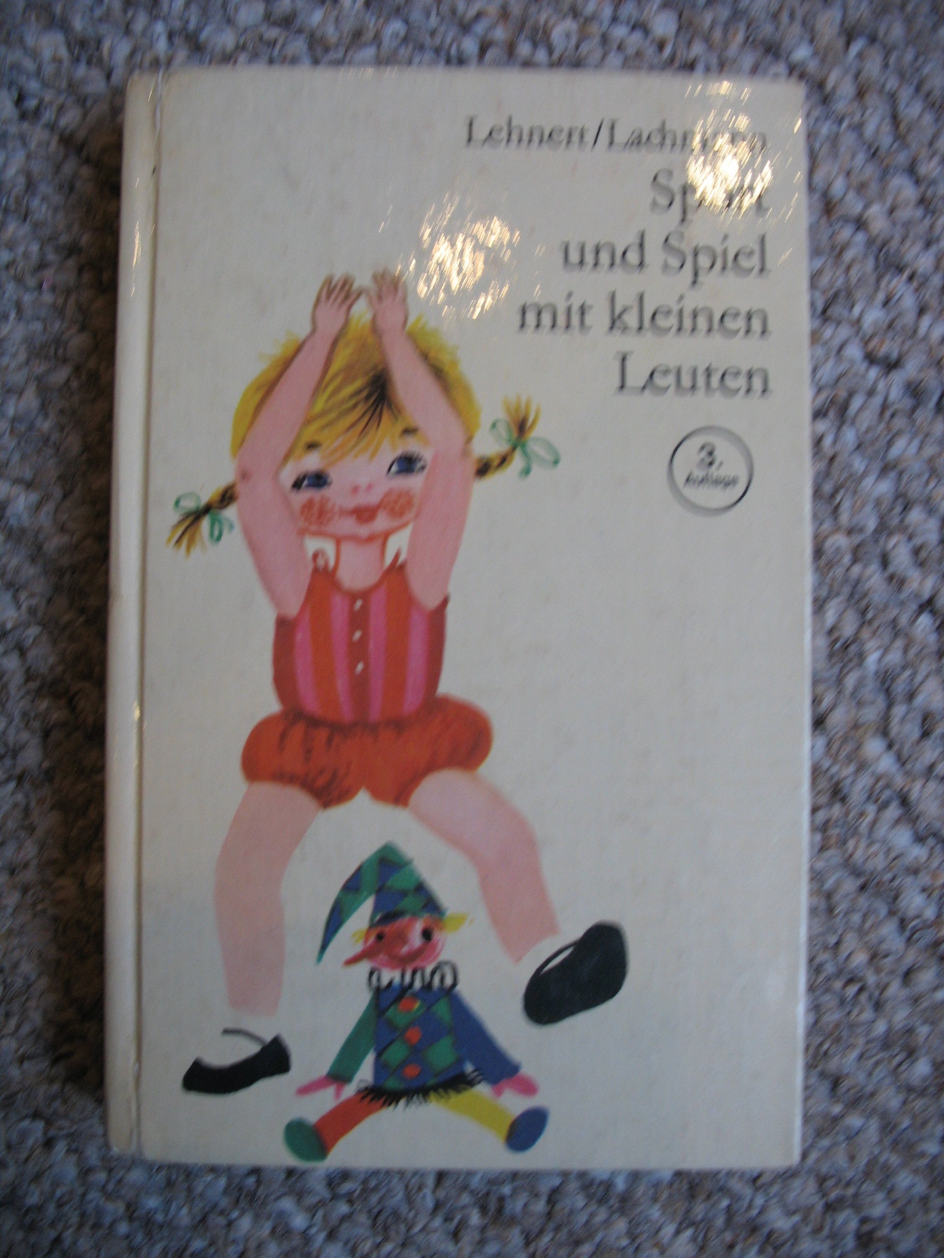 Sport und Spiel mit kleinen Leuten : Körperübungen für jeden Tag. auf d. Spielplatz. im Wasser. auf d. Wiese. im Wald. wenn Schnee liegt