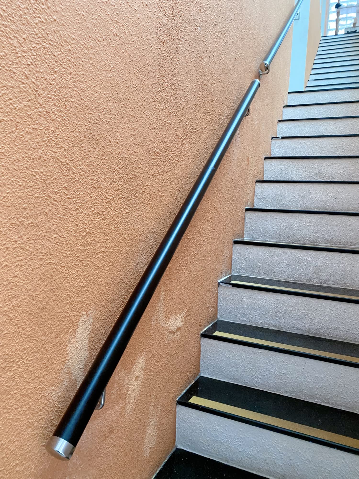 Antypoślizgowe PCW zewnętrzne do stopni - długość od 1 m do 6 m, srebrne wsporniki montowane na ścianie, idealne do pomieszczeń i na zewnątrz - czarne, rozmiar 1,8 m / 6ft
