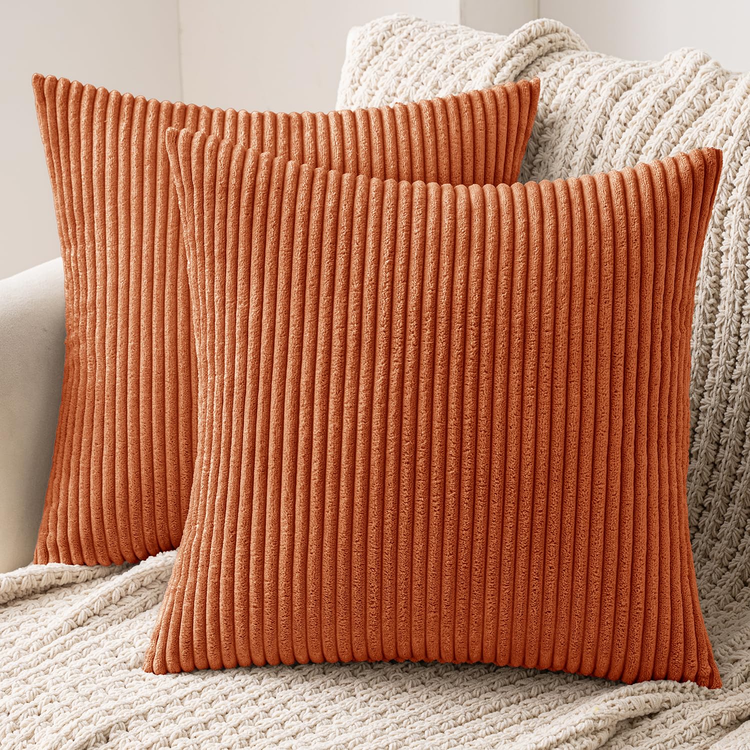 MIULEE 2er Set Kissenbezüge Kord Kissenhülle Dekorative Kissenbezug Sofakissen Couchkissen Dekokissen Zierkissenbezug Deko Kissenhülle mit Verstecktem Reißverschluss 45x45cm 18x18in Karamell