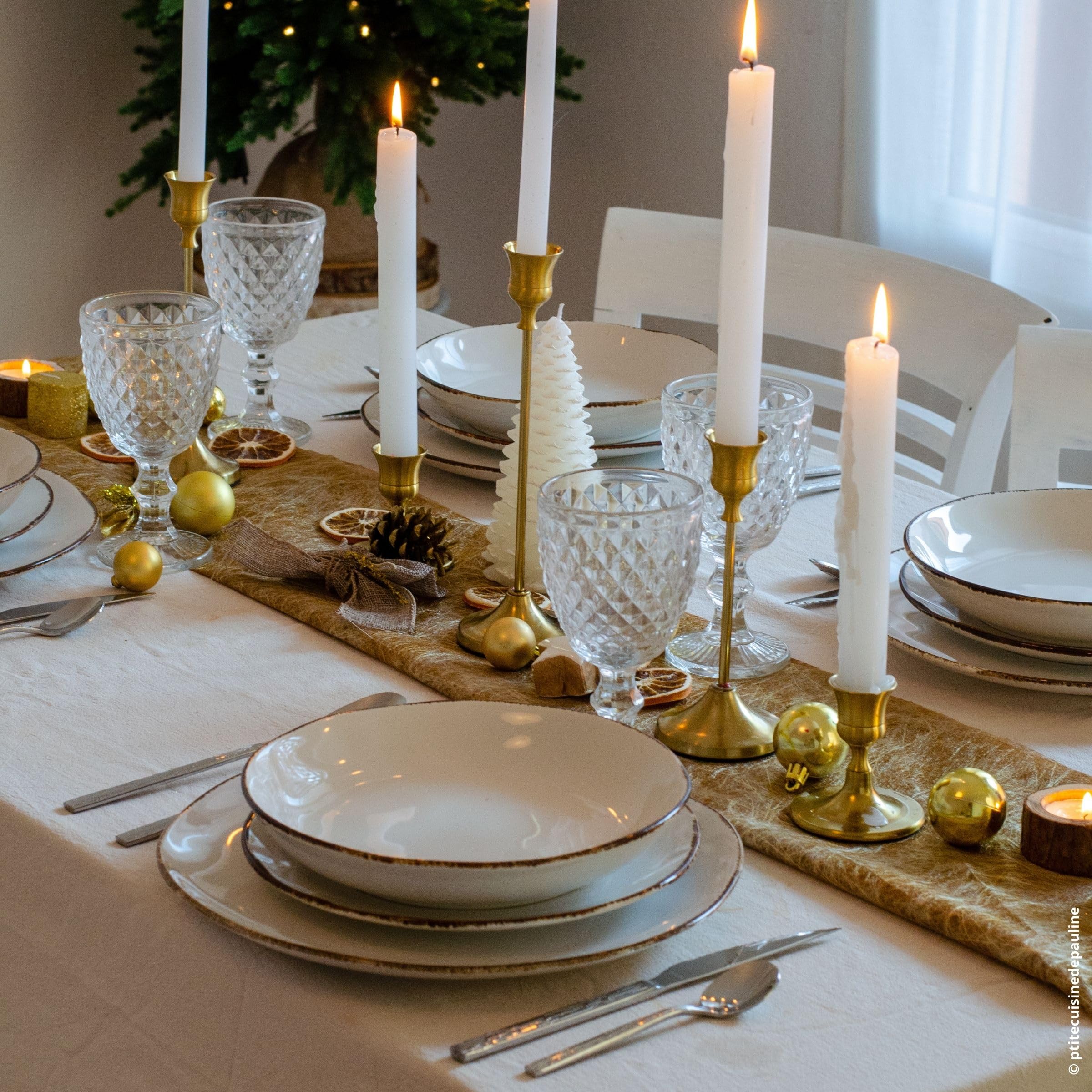 Médard de Noblat - Service vaisselle - Nelly - Grès - Lot de 18 assiettes - Blanc