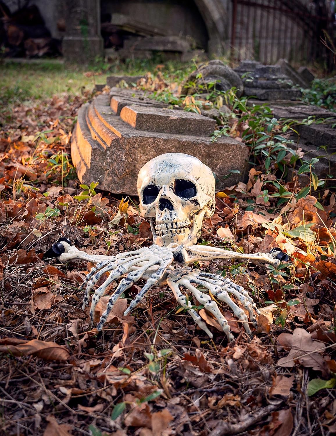 Amscan Plastic Groundbreaker Yard Skeleton, Halloween Props and Decorations, 9 Pcs