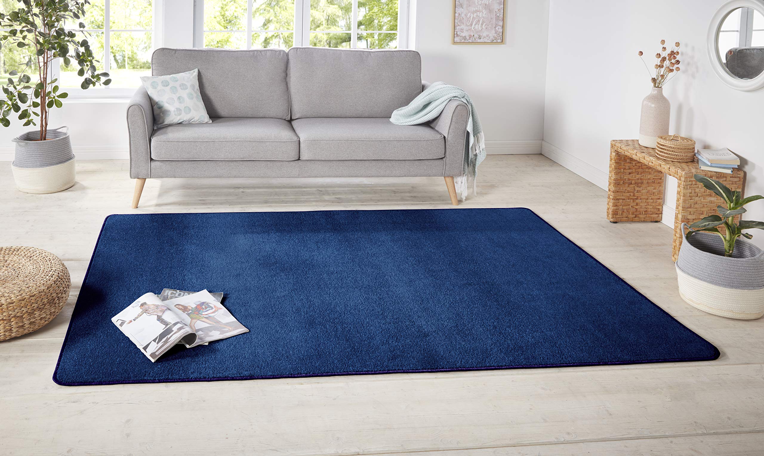 Hanse Home Nasty Alfombra de salón, mullida de Pelo Corto, Monocolor, para Comedor, salón, habitación de los niños, Pasillo, Dormitorio, Cocina, Color Azul Oscuro, 140 x 200 cm