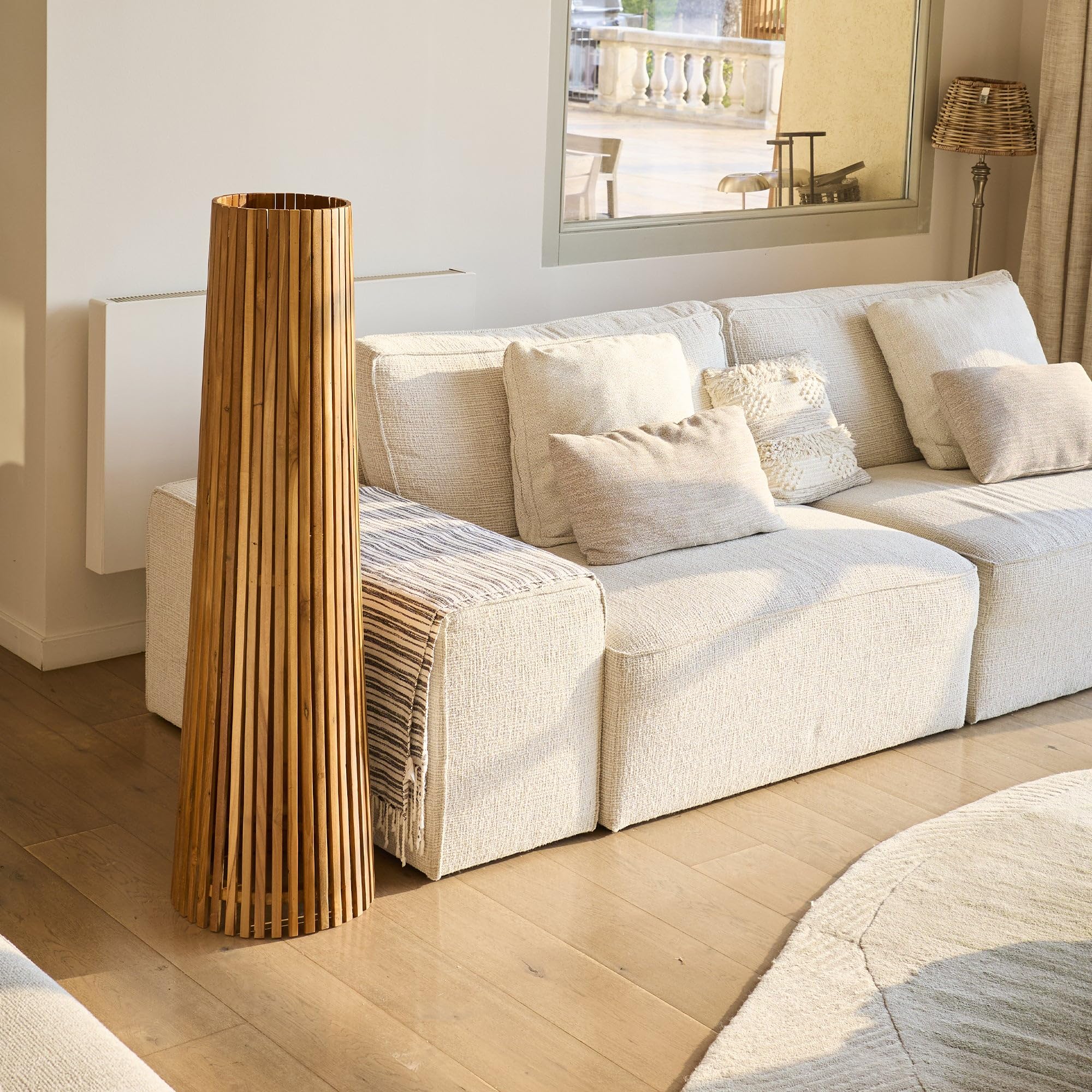 Lumisky - Lámpara de pie solar para exteriores tecka tall de madera teca con módulo LED blanco cálido y mando a distancia (120 cm)