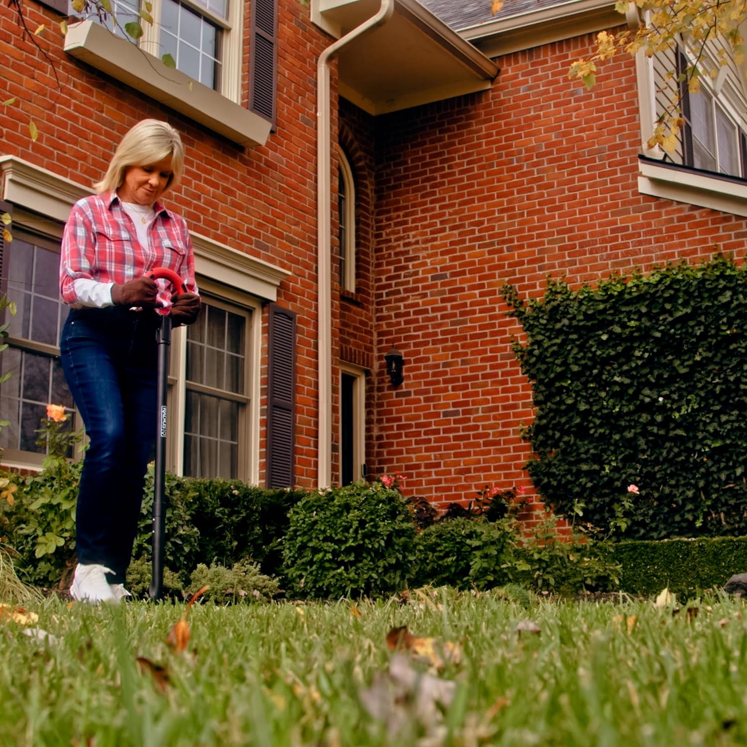 Root Slayer RS226 Serrated Garden Edger for Landscaping, Root Removal and Clean Lawn Borders, Steel Tool, Black