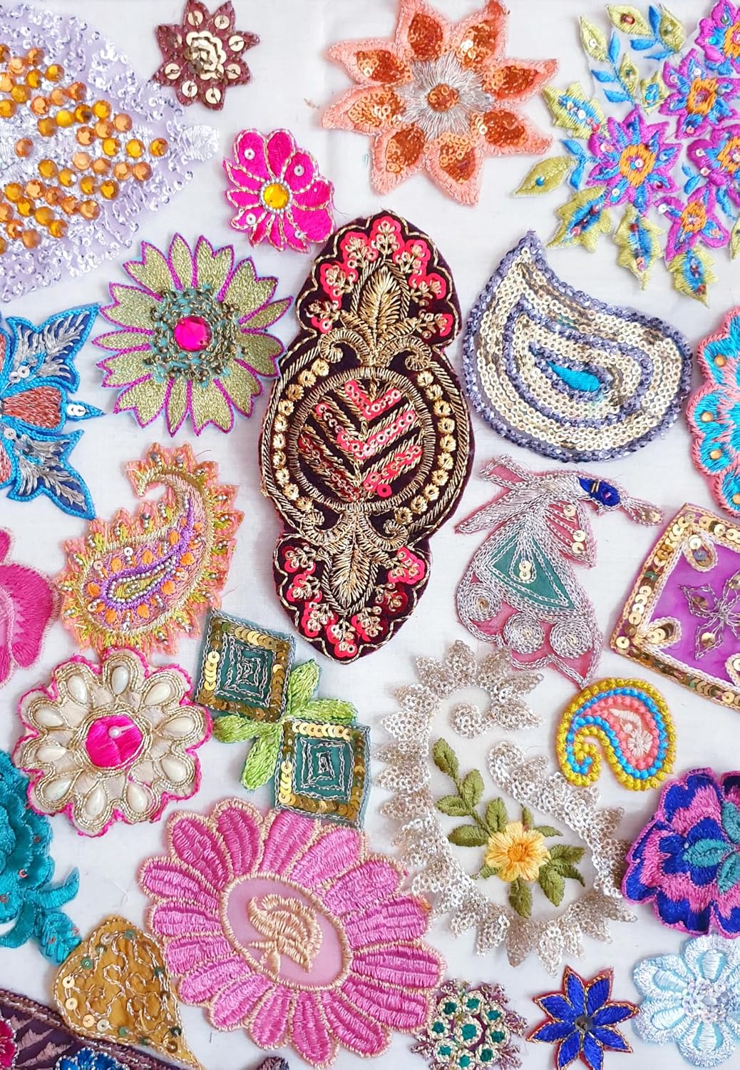 Sari Appliques Sari Patch Embroidered Sequins Handwork Vintage Lot Very Lot Antique Sari 25 Pieces Doll Craft Decor Sew on India Trim Patch (Design - 3)