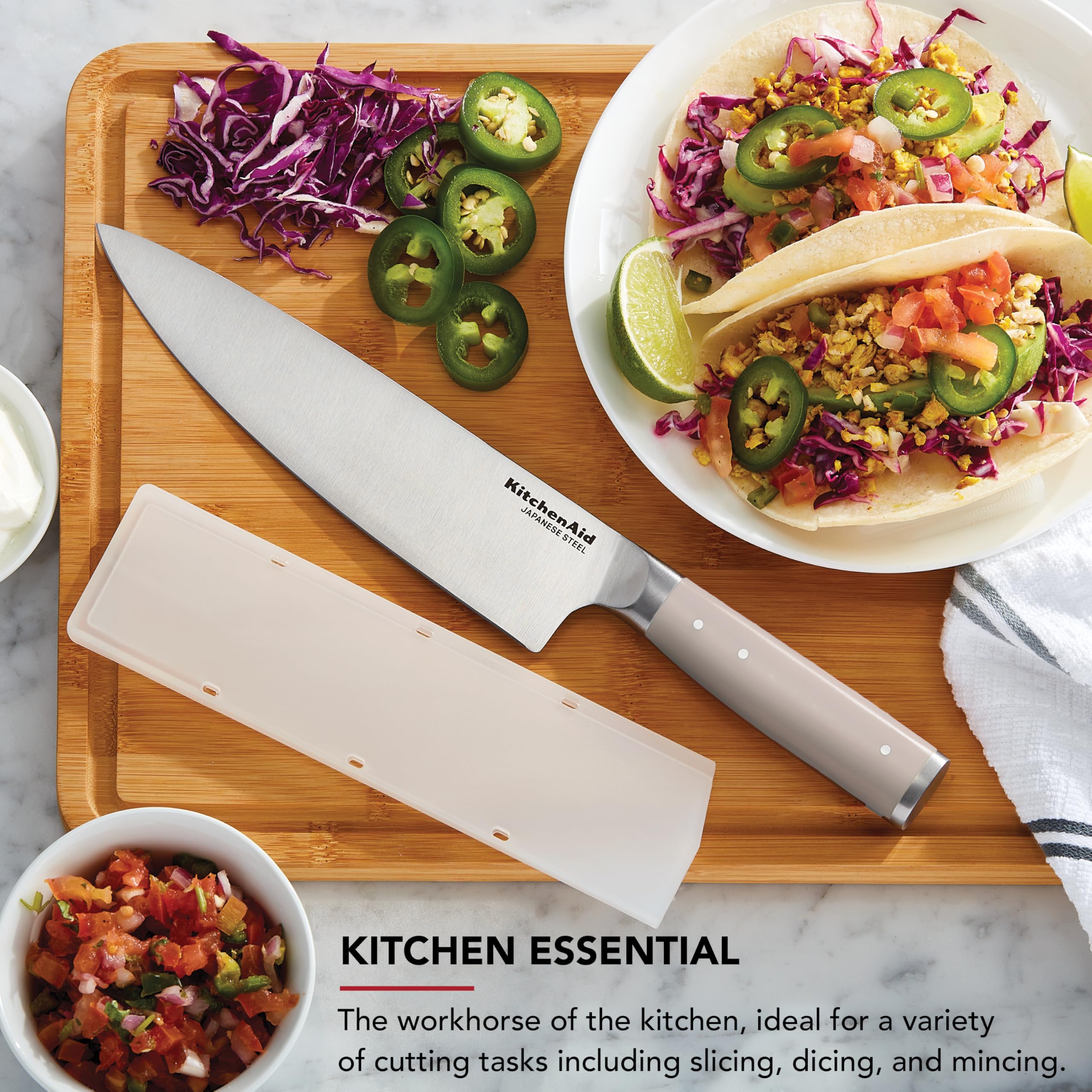 KitchenAid Coltello da chef forgiato Gourmet con coperchio della lama su misura, coltello da cucina affilato, lama in acciaio inossidabile giapponese ad alto tenore di carbonio, 20,3 cm, milkshake