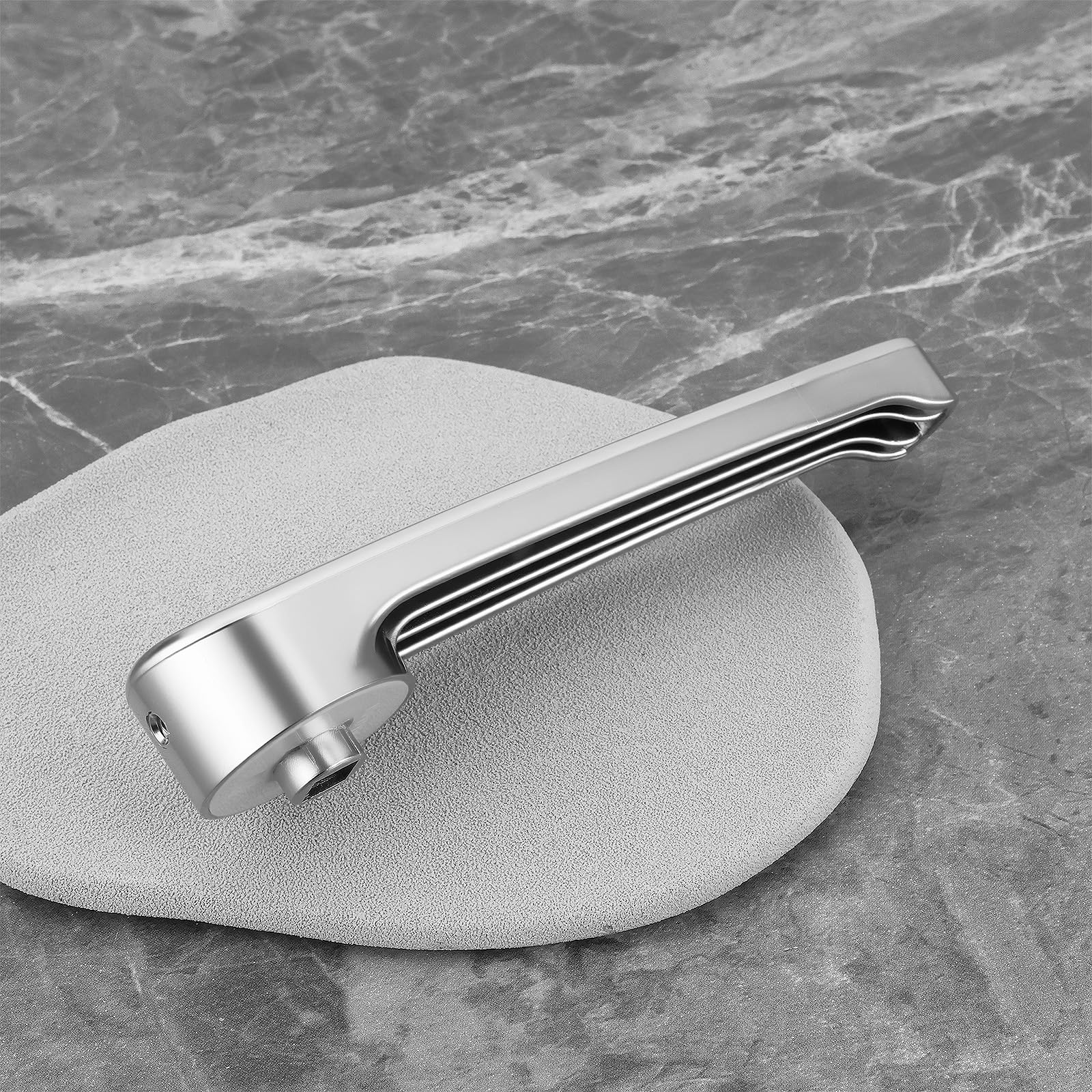 Tirador de puerta de baño con agujero de 7 mm para caravanas, autocaravanas con tornillo de fijación, color plateado