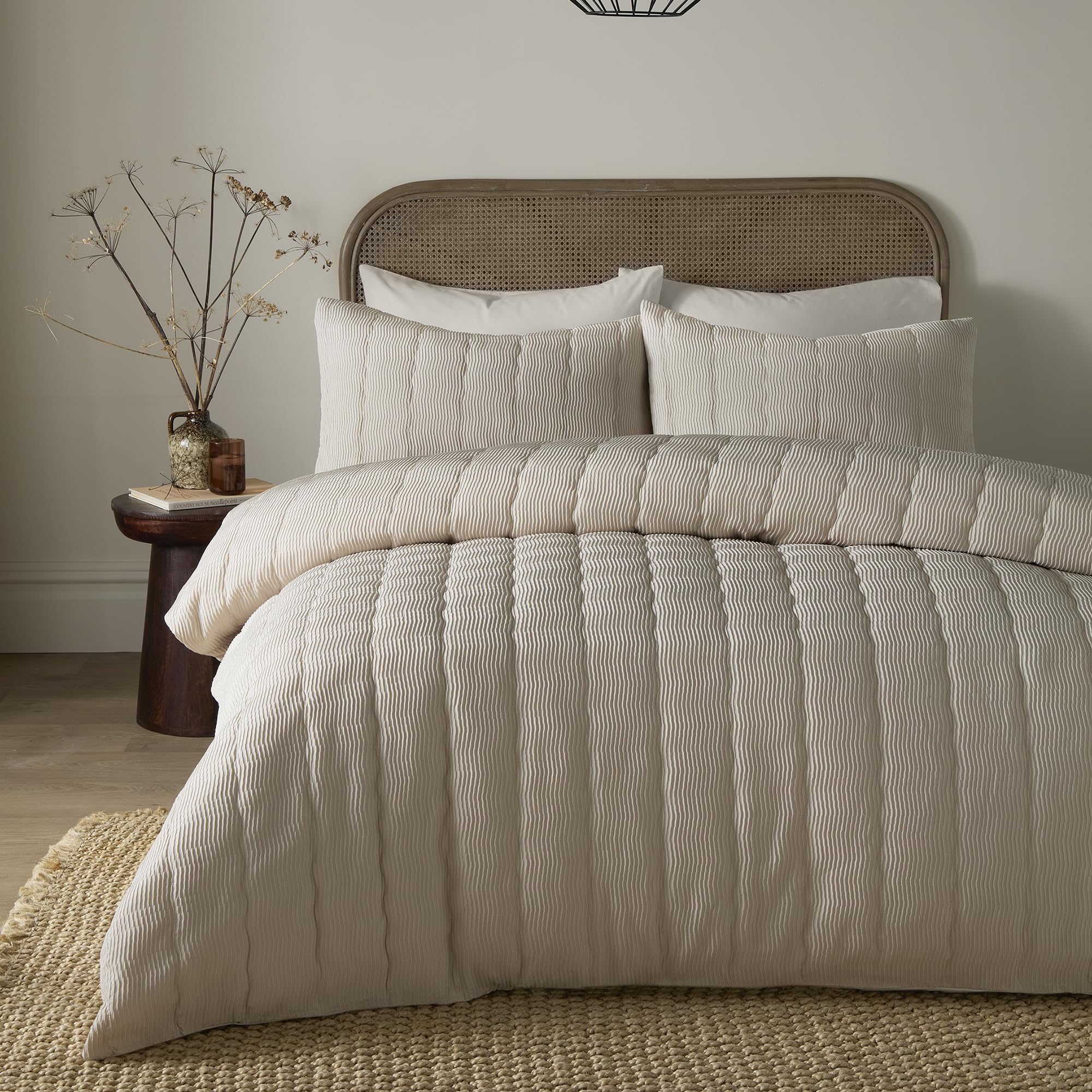 Serene Crinkle Wave Natural Duvet Cover Set King – Minimalist Bedding – Jacquard Recycled Polyester – Includes 1 Duvet Cover (220 x 230cm) & 2 Pillowcases – Natural Crinkle Wave Bedroom Set