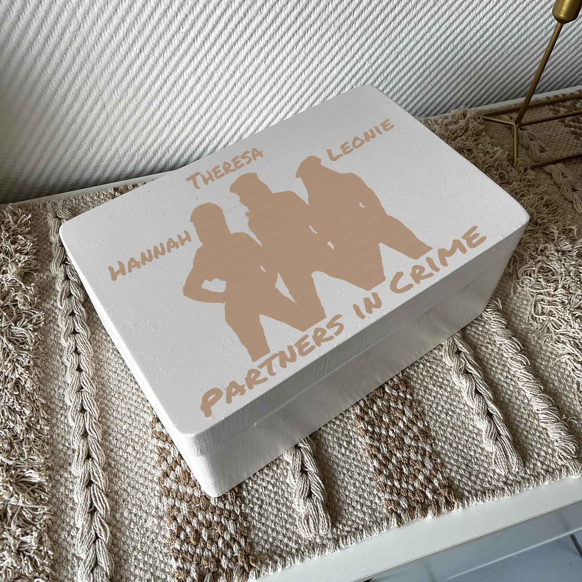 Holzbox Personalisiert Mädchengruppe Trio Gravur 40x30x23cm Weiß Kiste