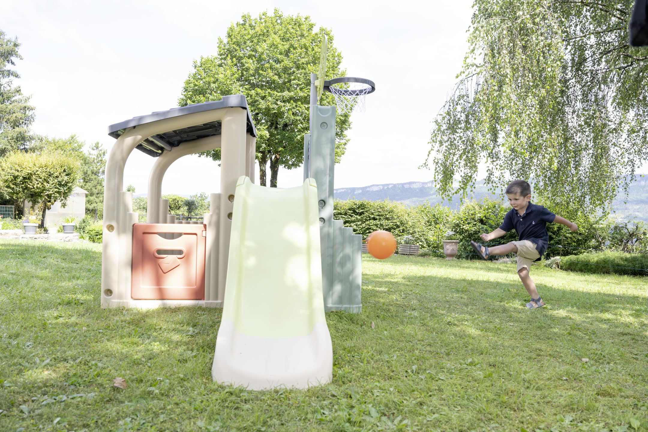 Smoby Life - Fun Center Sport-Spielhaus für Kinder ab 2 Jahre (284x203x176 cm) mit 62% Recycling-Anteil - XXL Outdoor-Kinderhaus mit Multi-Sportbereich & Rutsche für Garten oder Terrasse