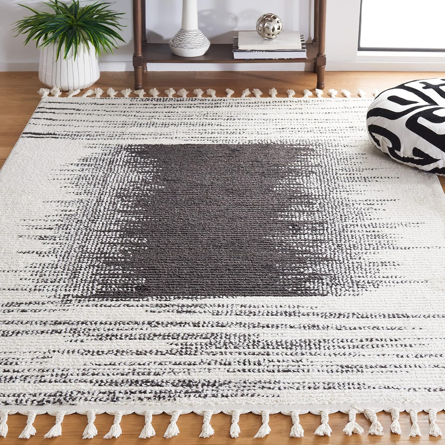 SAFAVIEH Moroccan Tassels Collection Area Rug - 5'5" x 7'6", Ivory & Black, Modern Boho Rustic Design, Non-Shedding & Easy Care, Ideal for High Traffic Areas in Living Room, Bedroom (MRT107A)