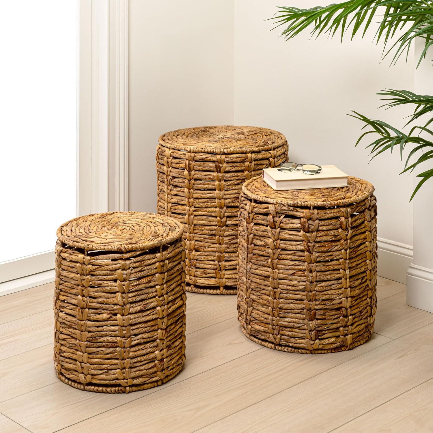 JONATHAN Y Zaria 18" Coastal Bohemian Handwoven Water Hyacinth Nesting Round Accent Table, Natural (Set of 3) (TBL2503A-3SET)