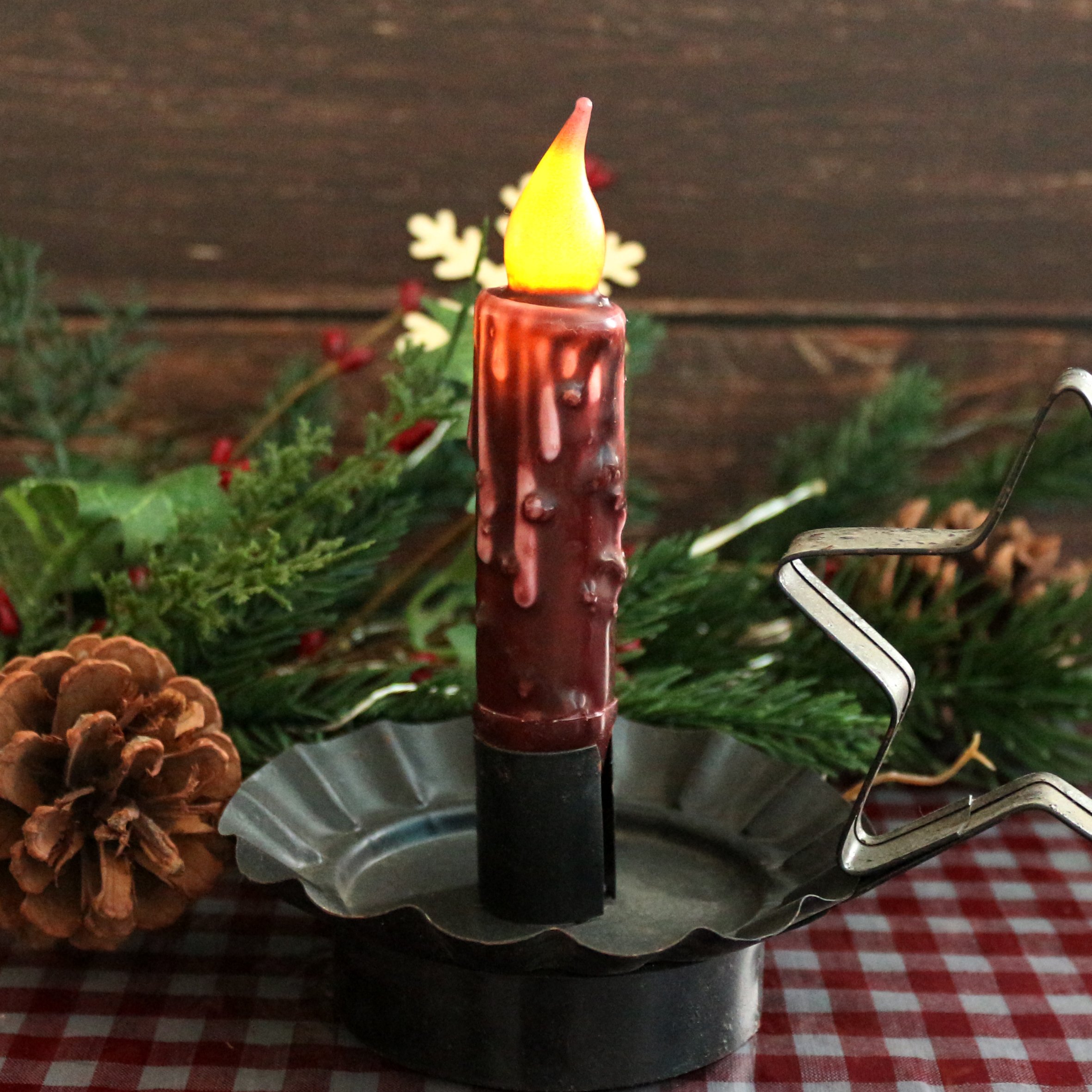 CVHOMEDECO. Velas cónicas LED de cera real sumergidas a mano, funciona con pilas, luces cónicas sin llama, decoración primitiva, 4-3/4 pulgadas, borgoña, 3 unidades en un paquete