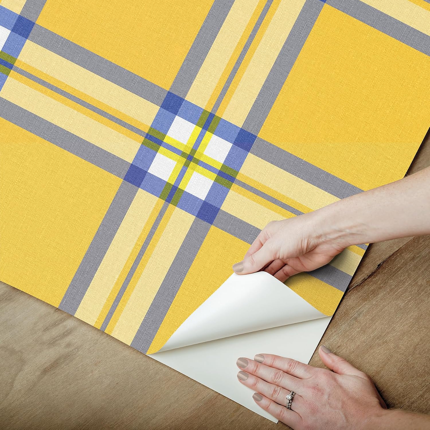 RoomMates Clueless Cher Yellow Peel and Stick Wallpaper, RMWS1323
