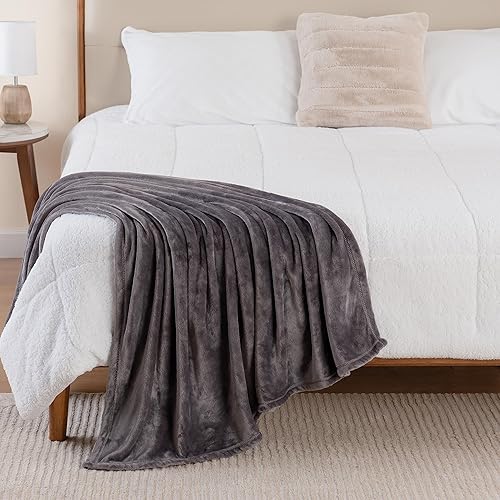 Miniatura 6 de Berkshire Blanket Classic VelvetLoft - Manta sólida de felpa ligera y suave para cama y sofá, color garza gris, 50 x 60 pulgadas