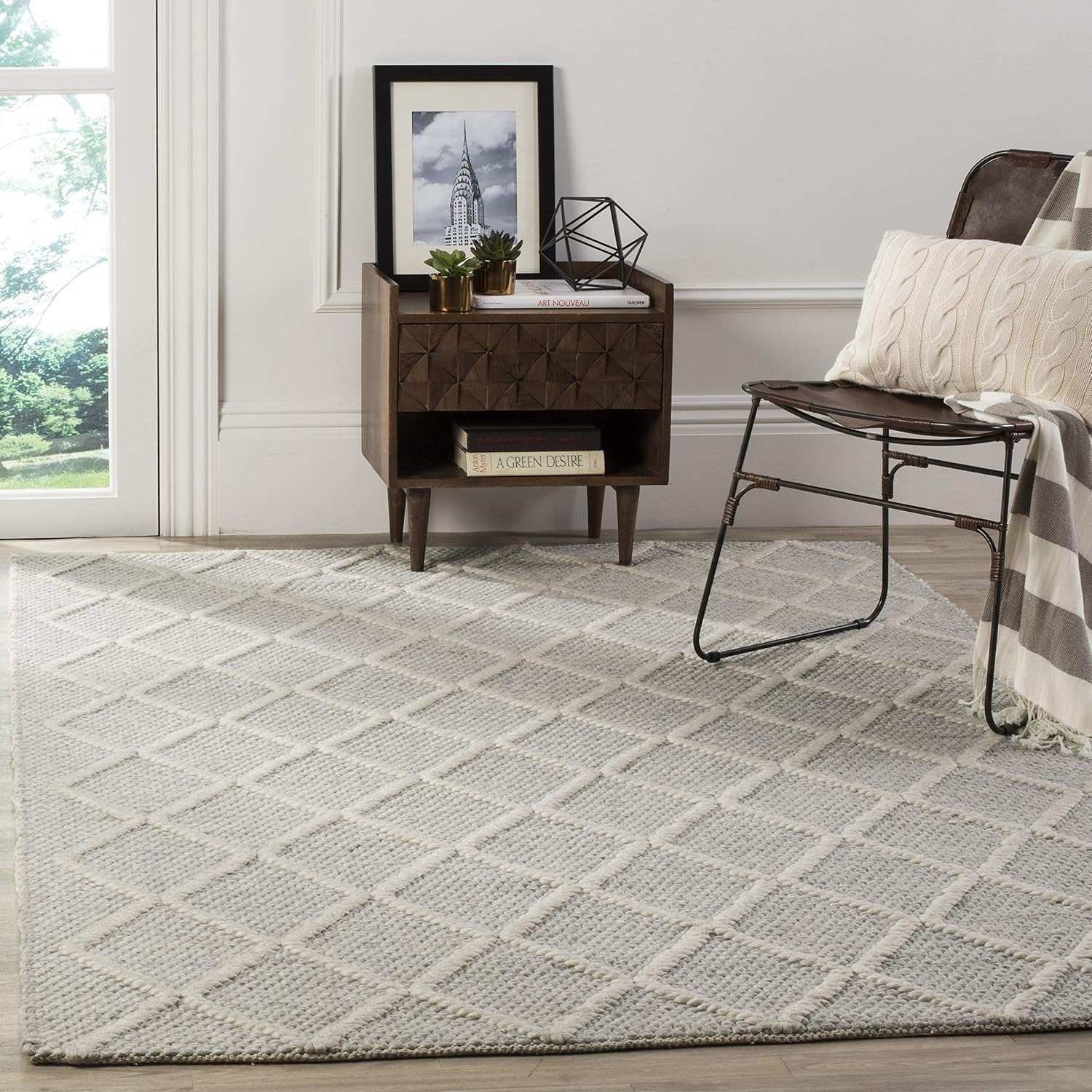 SAFAVIEH Natura Collection Area Rug - 8' Square, Silver & Ivory, Handmade Wool & Viscose, Ideal for High Traffic Areas in Living Room, Bedroom (NAT310B)