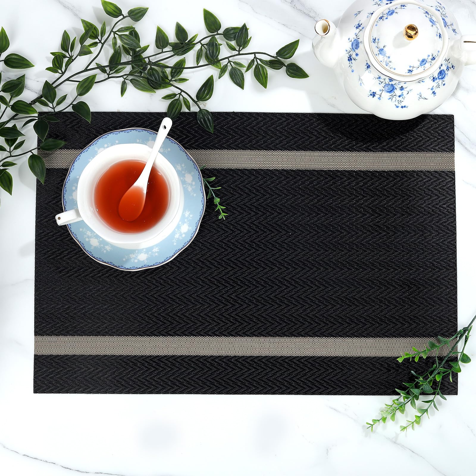 fanquare Black Table Mats Set of 6 Handmade PVC Woven Placemats Rectangular Table Mats Heat Resistant Washable Non-Slip Tablemats for Dining Kitchen Table Decoration 45 * 30cm - Image 2