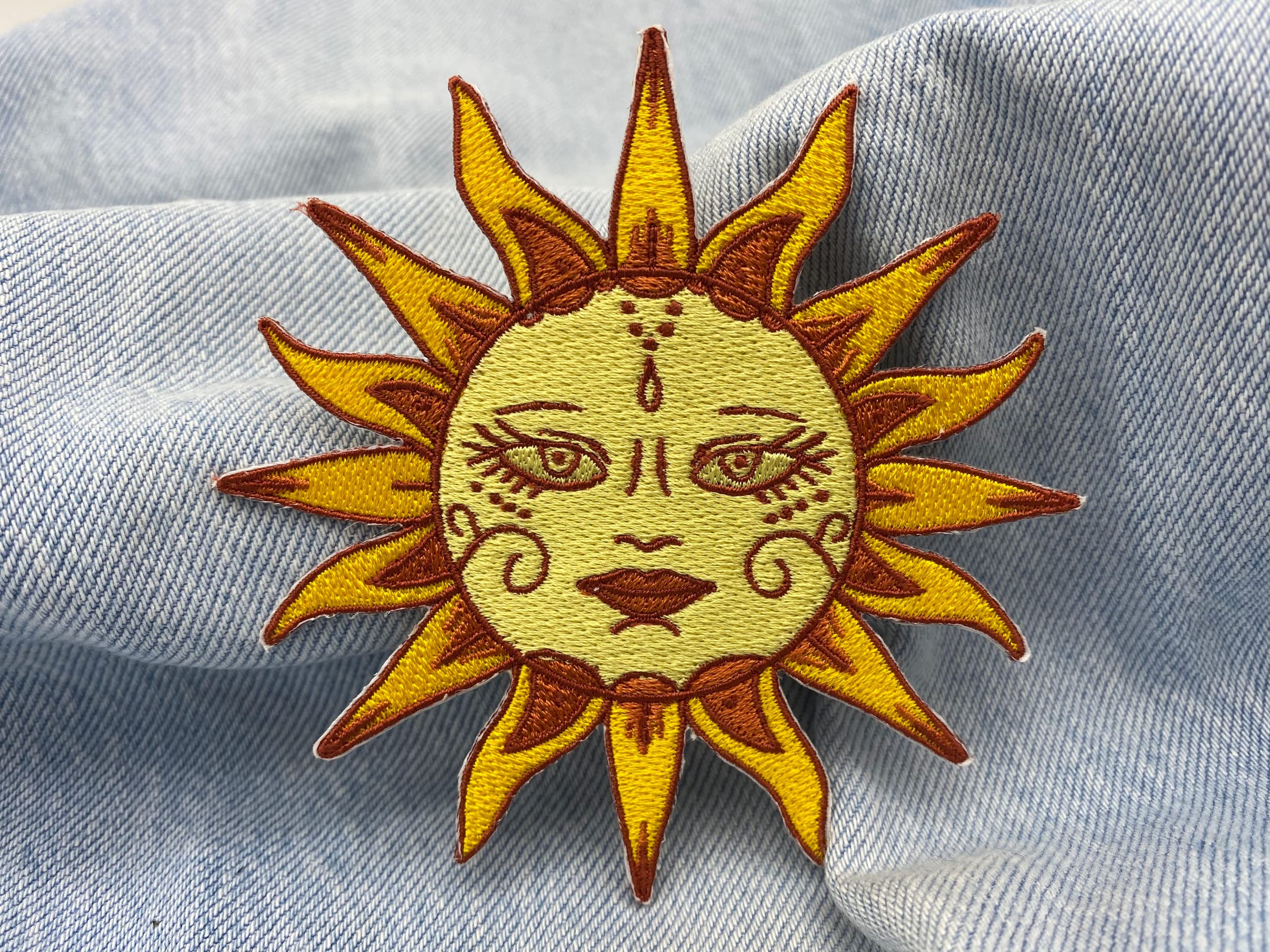 écusson Cinéma Finally Home Écusson Thermocollant | CASSETTE JAUNE | Patch à Coller Au Fer à Repasser Ou à Coudre | Pièce De Décoration Ou Réparation Pour Vêtement, Jean, Sac, Pantalon, Veste