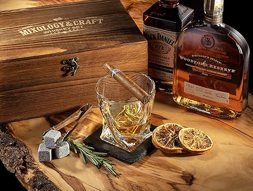 Miniatura 5 de Mixology - Juego de regalo de piedras de whisky para hombre, paquete de 2, vasos de whisky de 10 onzas con 8 rocas de granito, 2 posavasos, pinza de