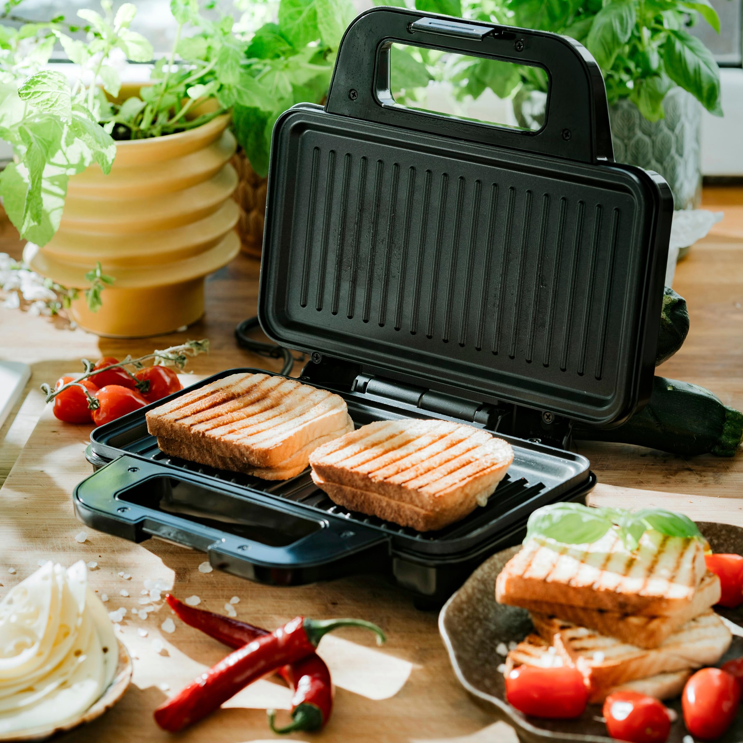 Camry - Sandwichera y panini grill en uno - 2 en 1 - sandwichera negra pequeña - sandwichera y paninitoaster - parrilla rápida - sandwich maker de camping - breakfast maker - 74 cm cable de, CR3067
