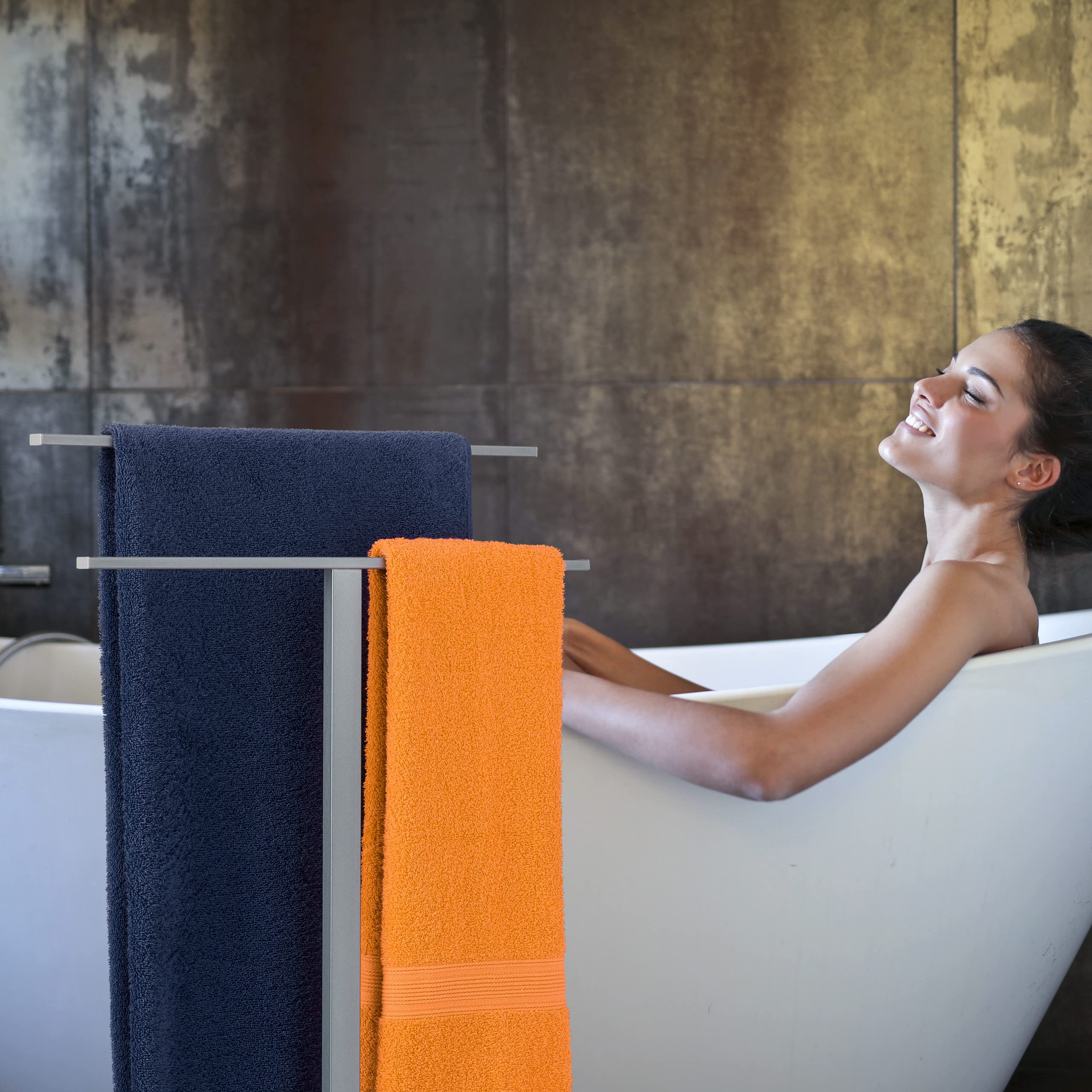 Relaxdays Toallero de Pie Metal Doble T, 2 Brazos, Soporte Toallas Metal, 82 x 50 x 19cm, Baño, Dormitorio, Hierro, Gris