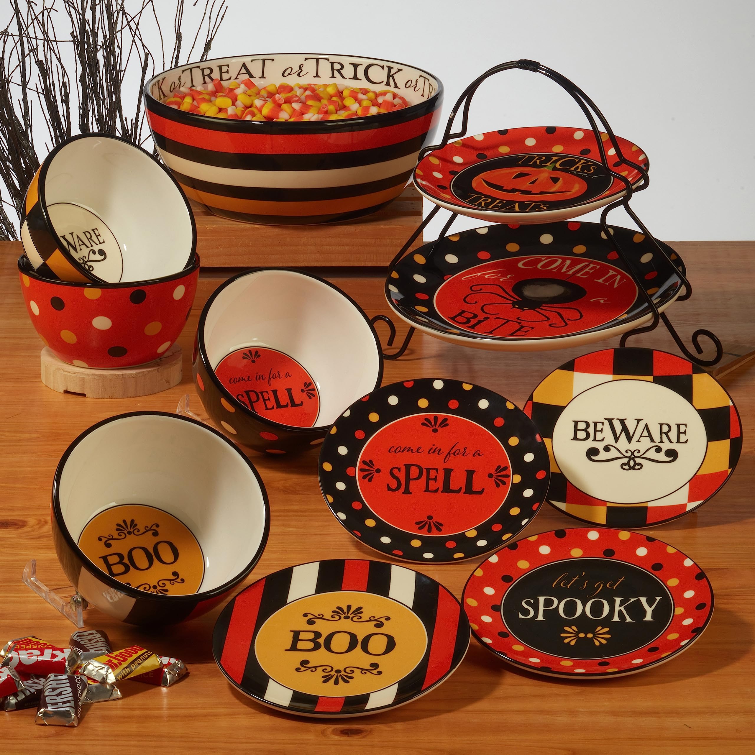 Gruselige Halloween-Tassen, 4er-Set, 530 ml, Keramik-Kaffeetassen mit Halloween-Sprüchen und Charakteren, Kürbis, schwarze Katze, Fledermaus und Spinne, festliches Herbst-Trinkgeschirr für Kakao, Tee